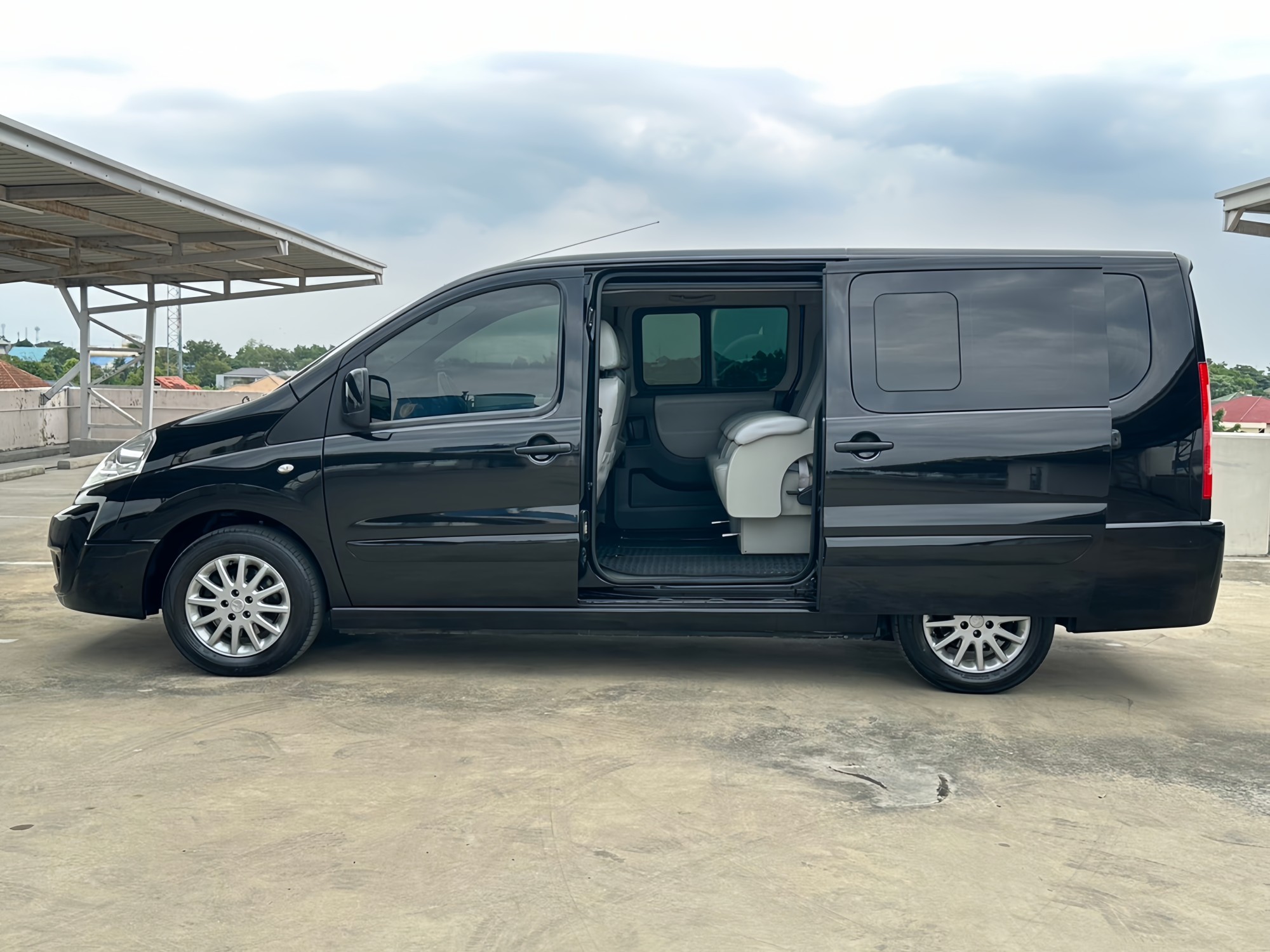 2016 Peugeot Expert สีดำ (รูปที่ 6)
