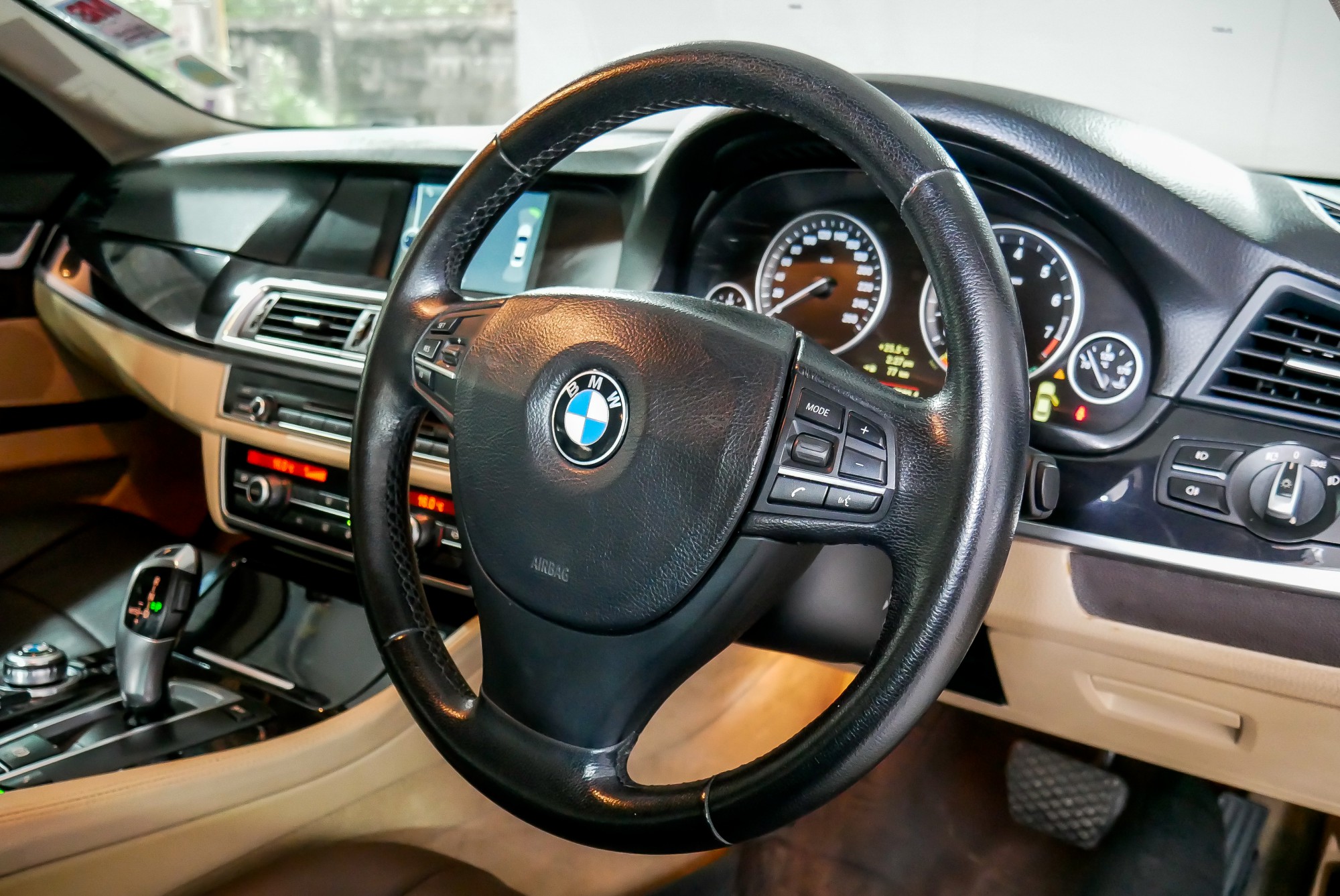 BMW 523I F10 ปี 2011 สีดำ (รูปที่ 6)