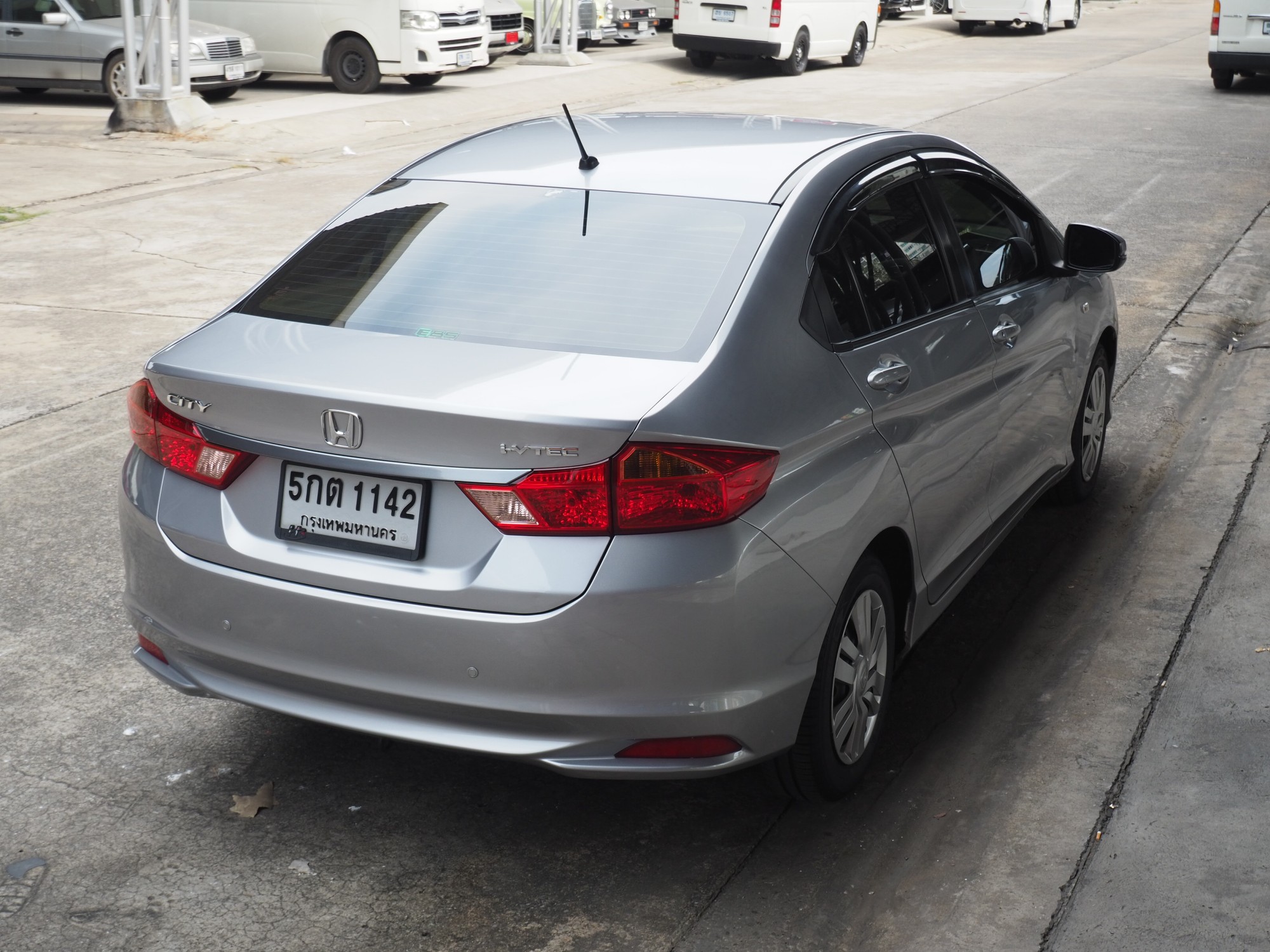 2016 Honda City สีเทา (รูปที่ 11)