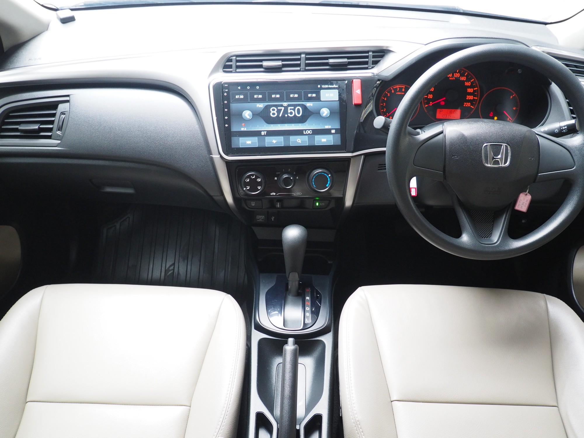 2016 Honda City สีเทา (รูปที่ 5)