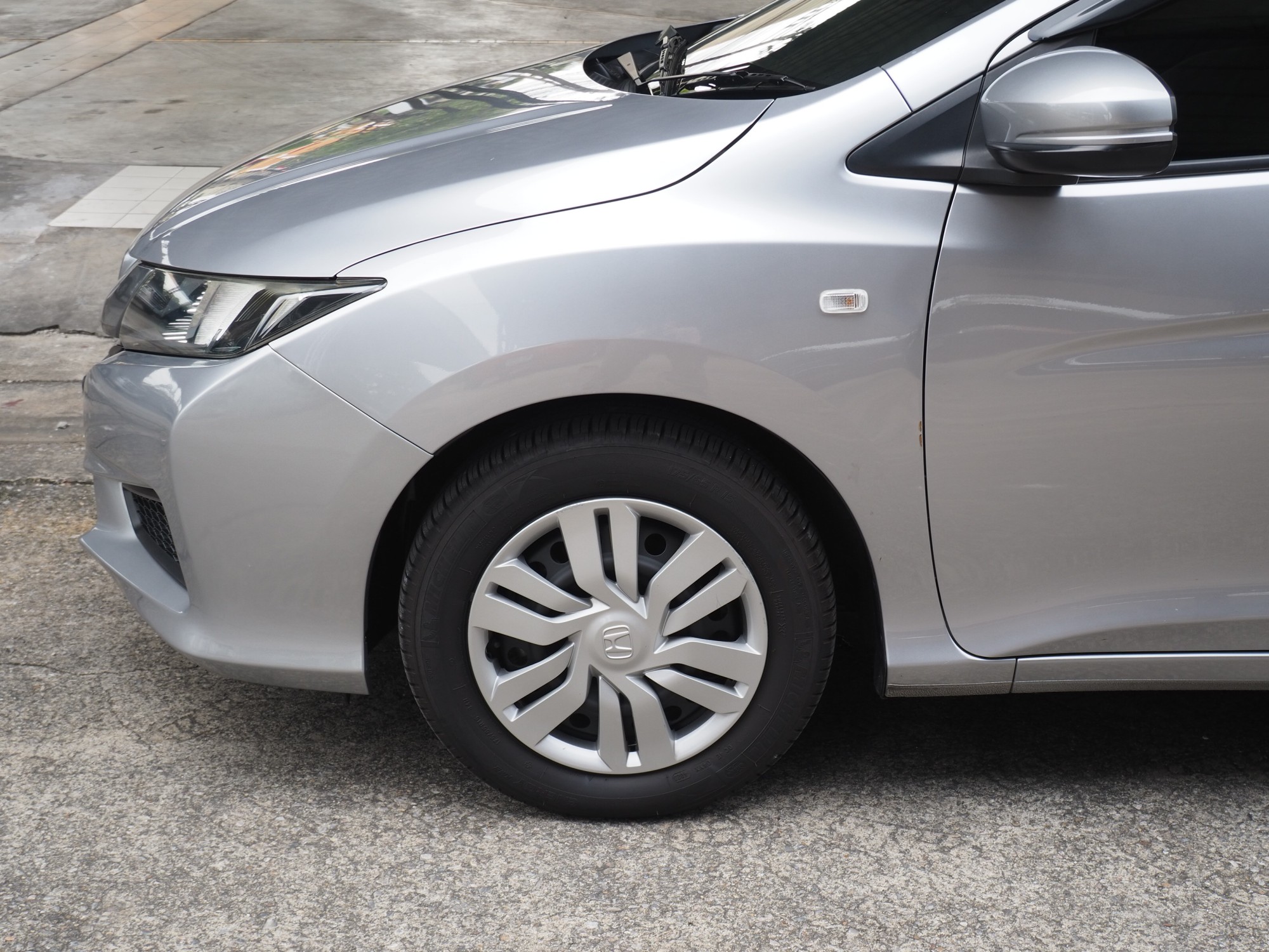 2016 Honda City สีเทา (รูปที่ 18)