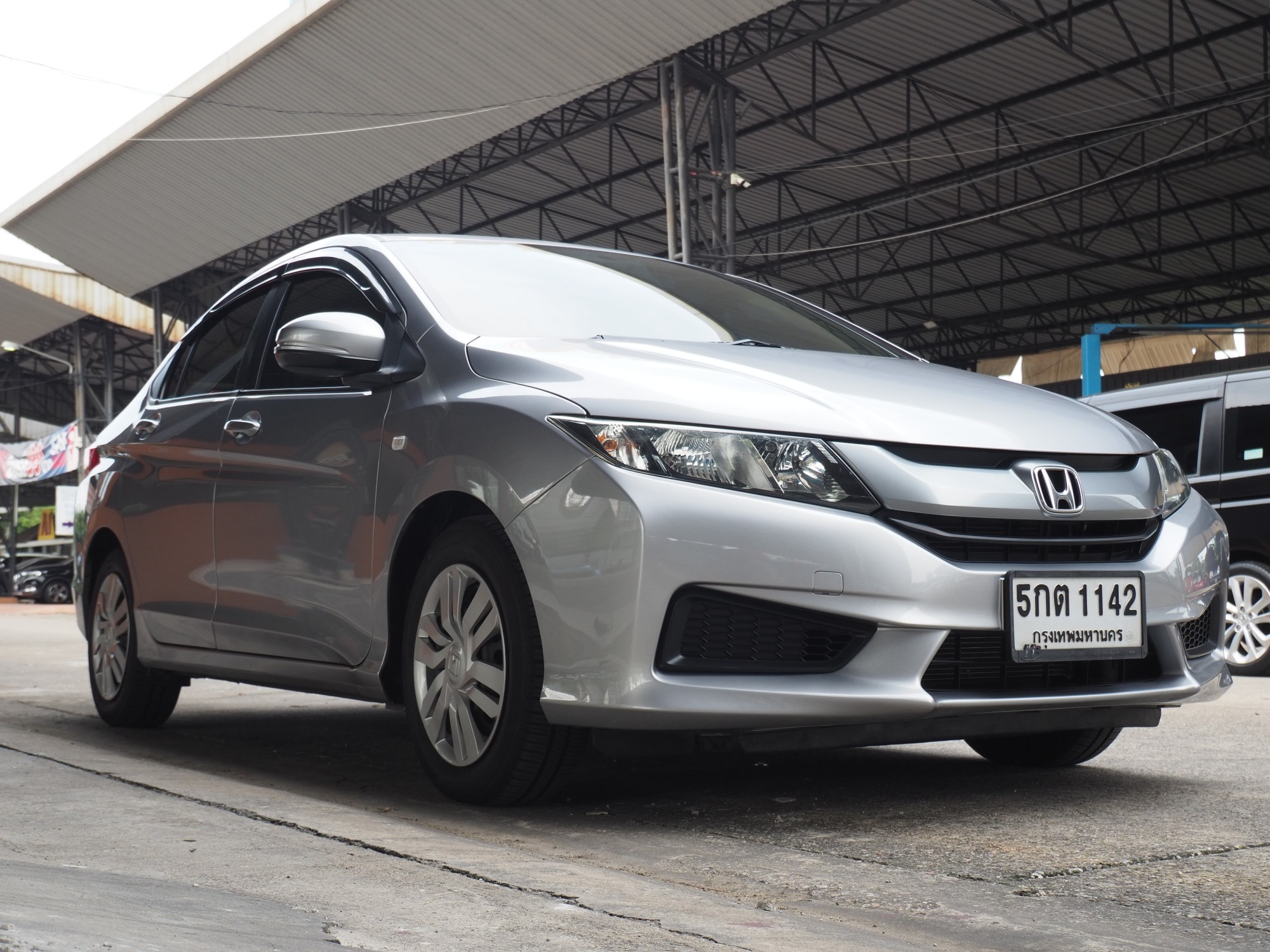 2016 Honda City สีเทา (รูปที่ 12)