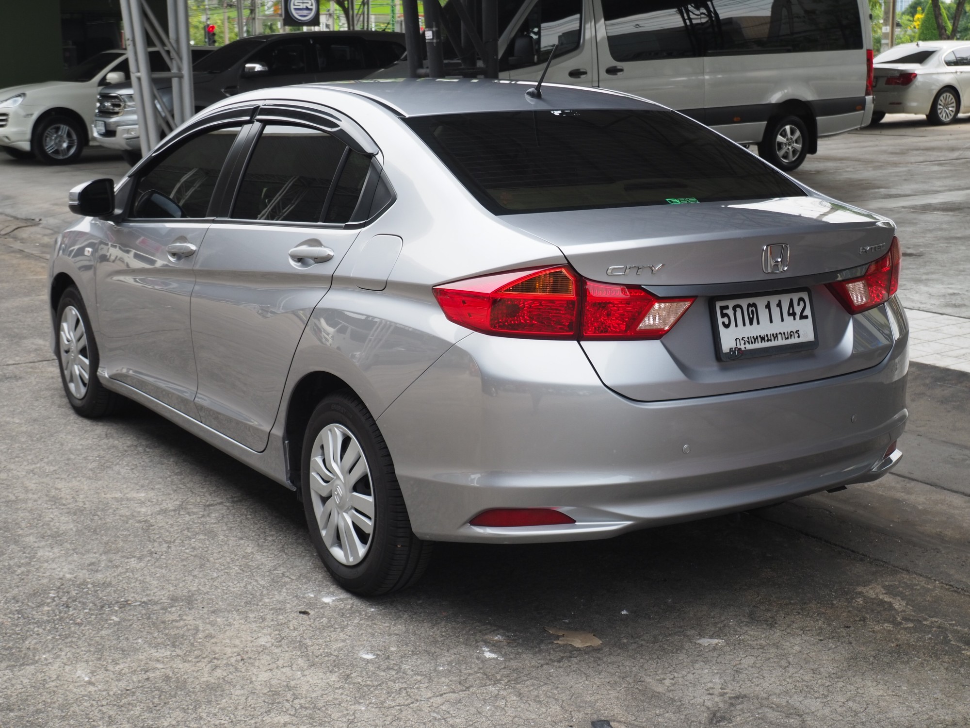 2016 Honda City สีเทา (รูปที่ 2)