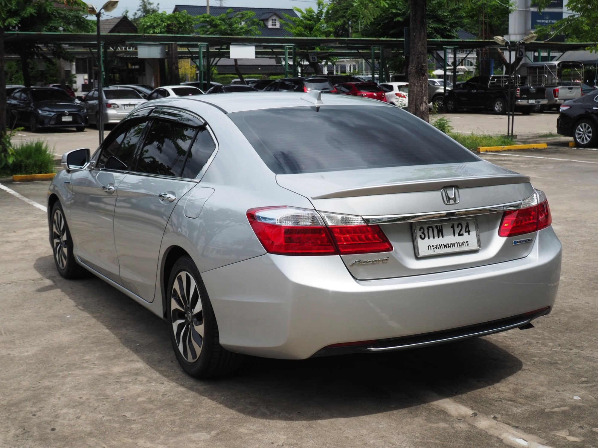 2014 Honda Accord สีเงิน (รูปที่ 11)