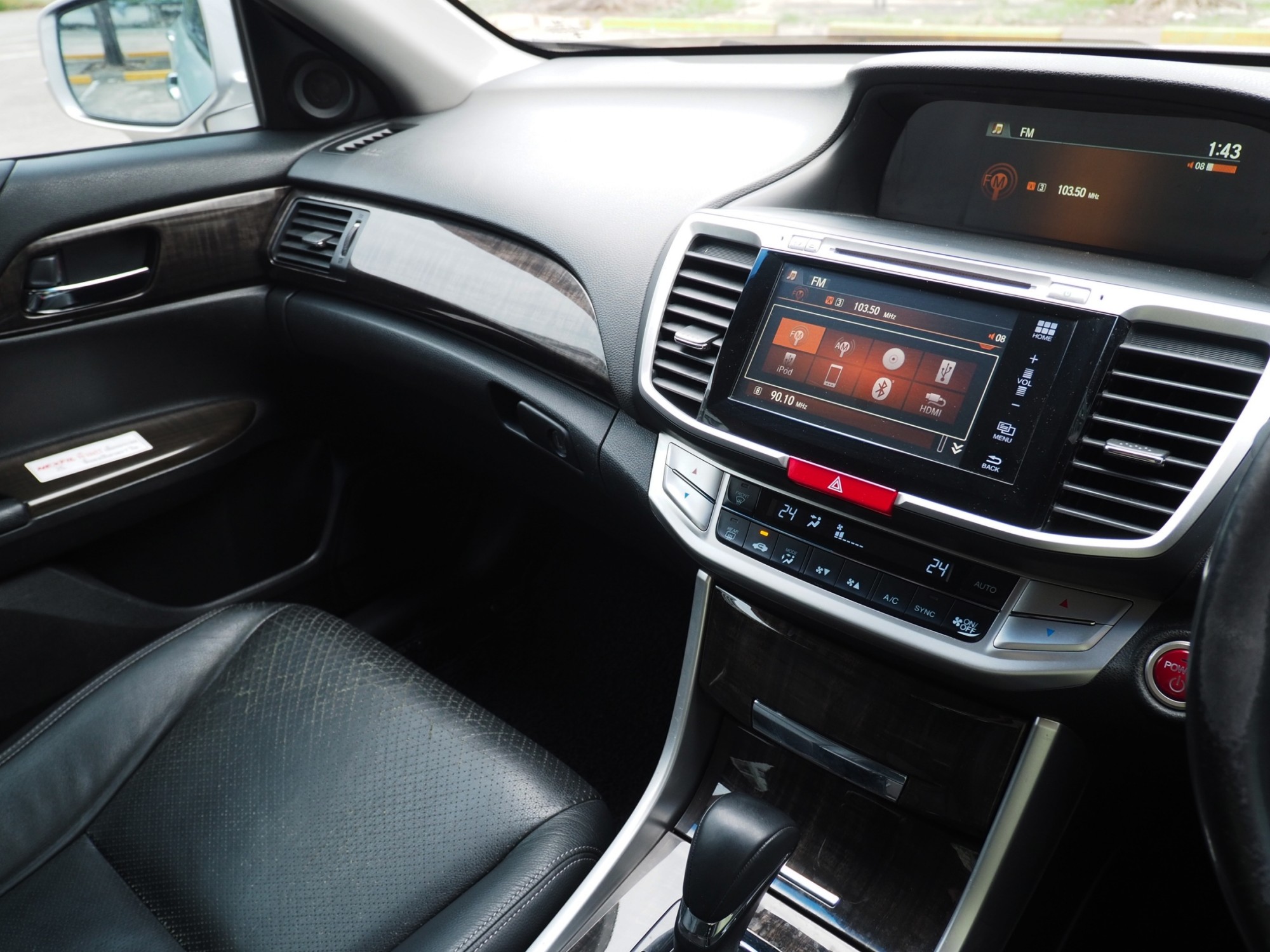 2014 Honda Accord สีเงิน (รูปที่ 6)