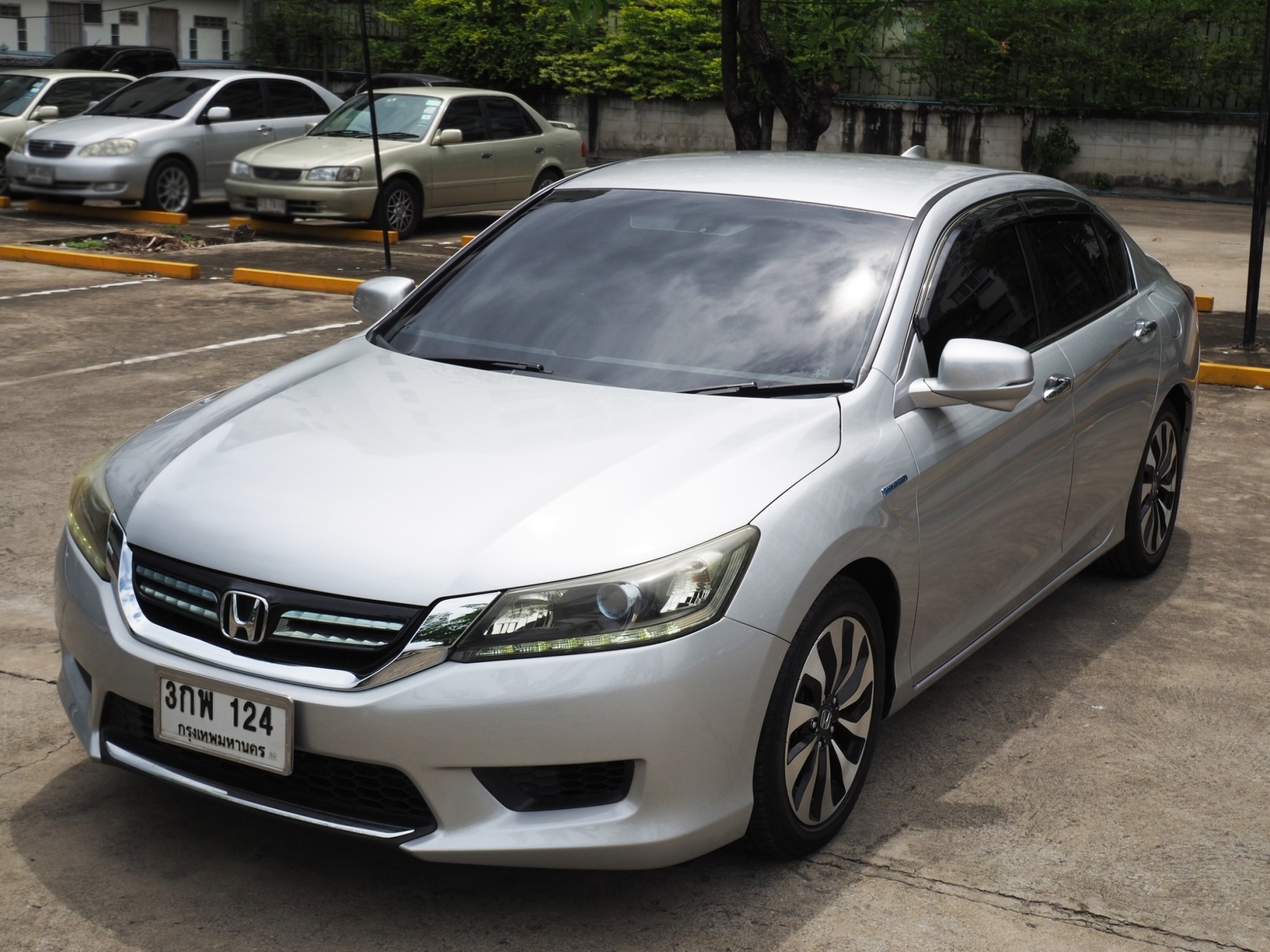 2014 Honda Accord สีเงิน (รูปที่ 7)