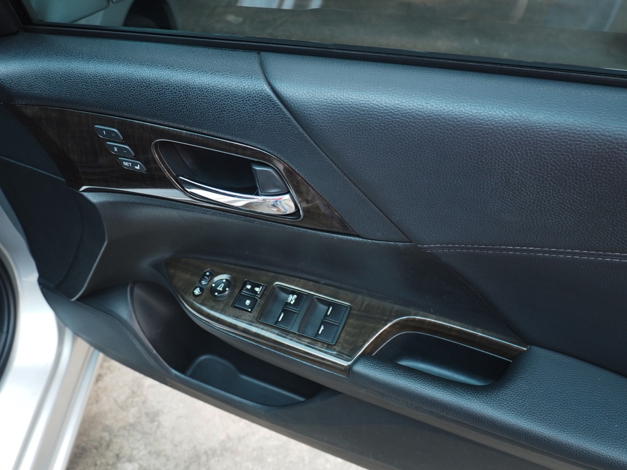2014 Honda Accord สีเงิน (รูปที่ 14)