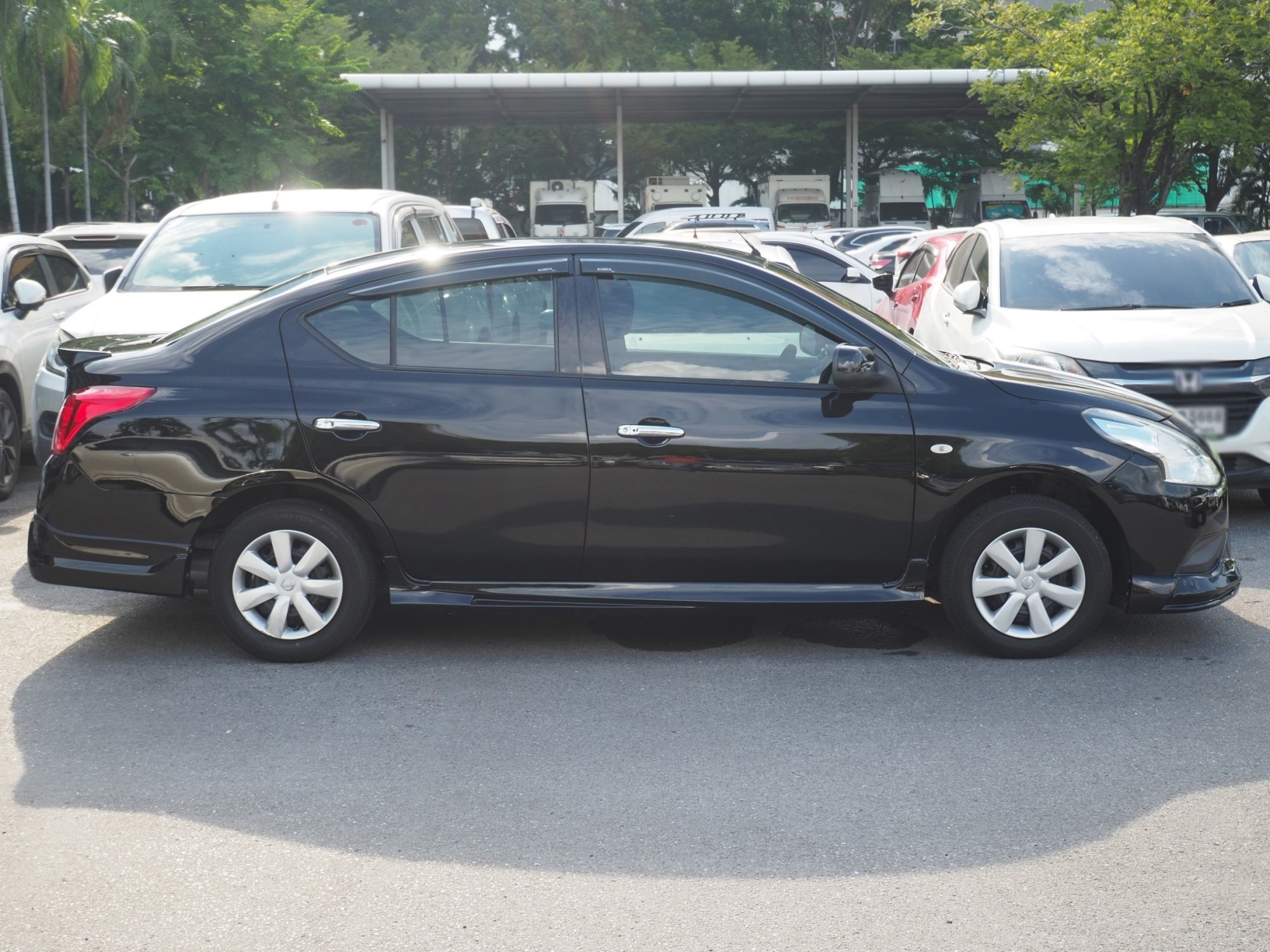 2015 Nissan Almera สีดำ (รูปที่ 10)