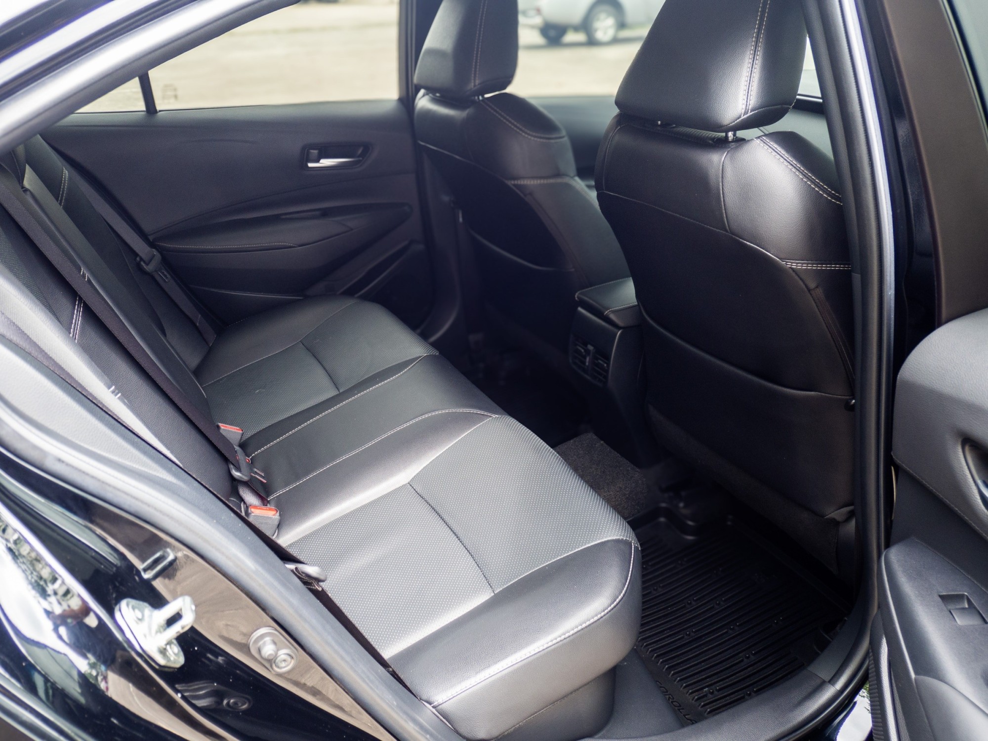 2020 Toyota ALTIS 1.8 HYBRID สีดำ (รูปที่ 8)