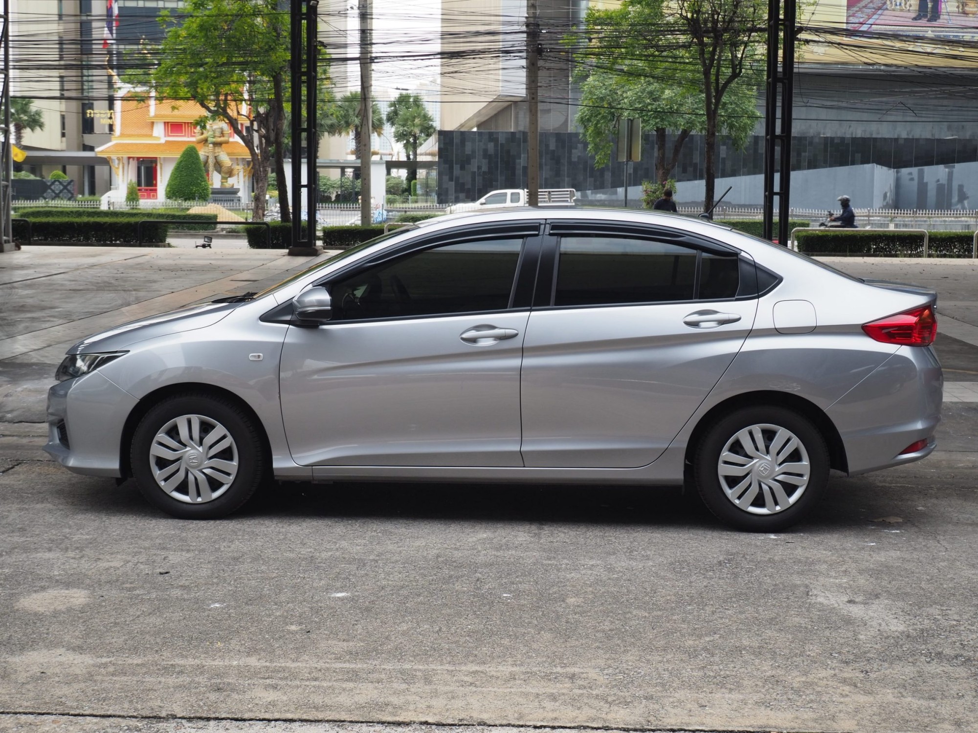 2016 Honda City สีเงิน (รูปที่ 20)