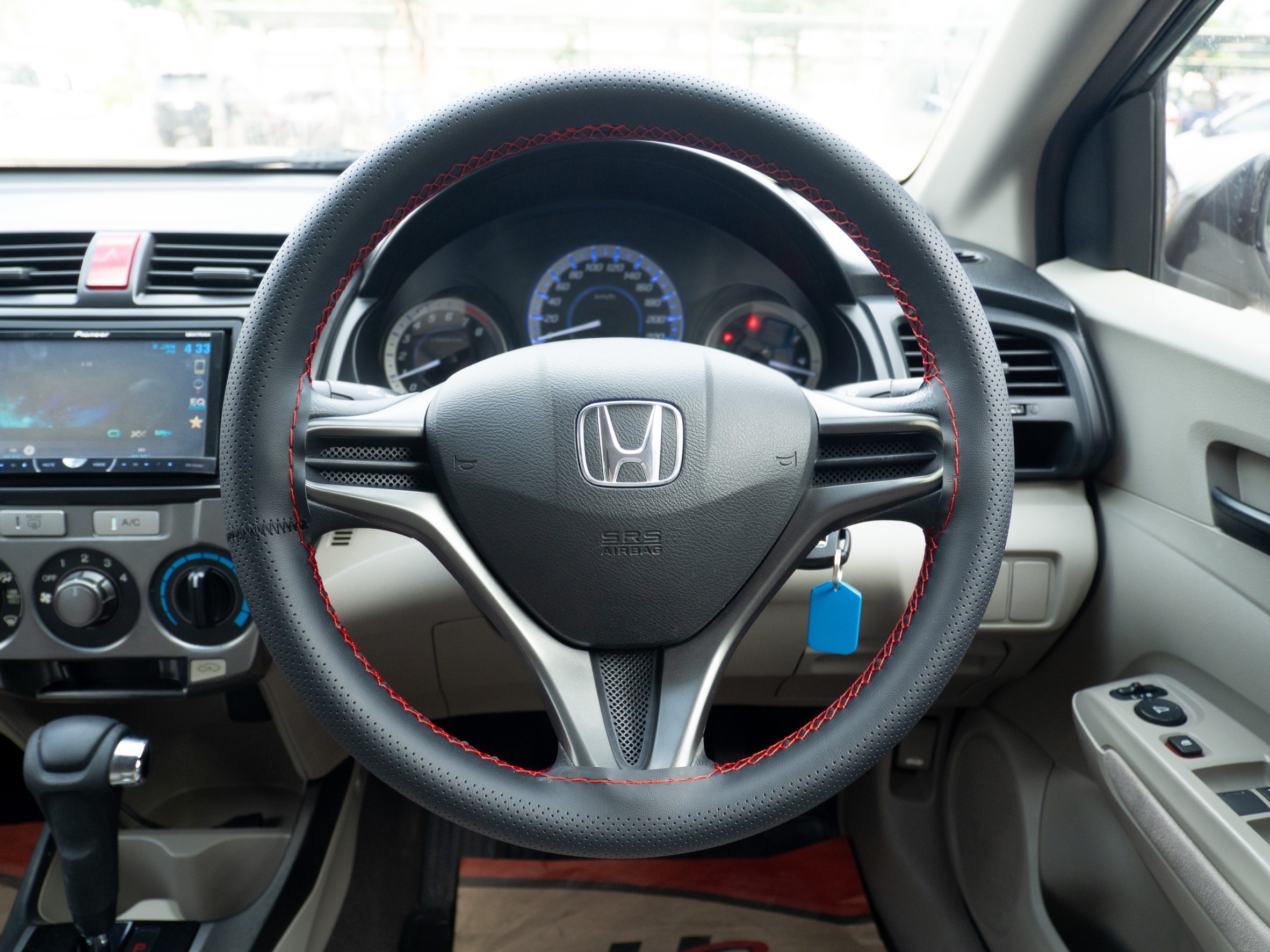 2013 Honda City สีเทา (รูปที่ 12)