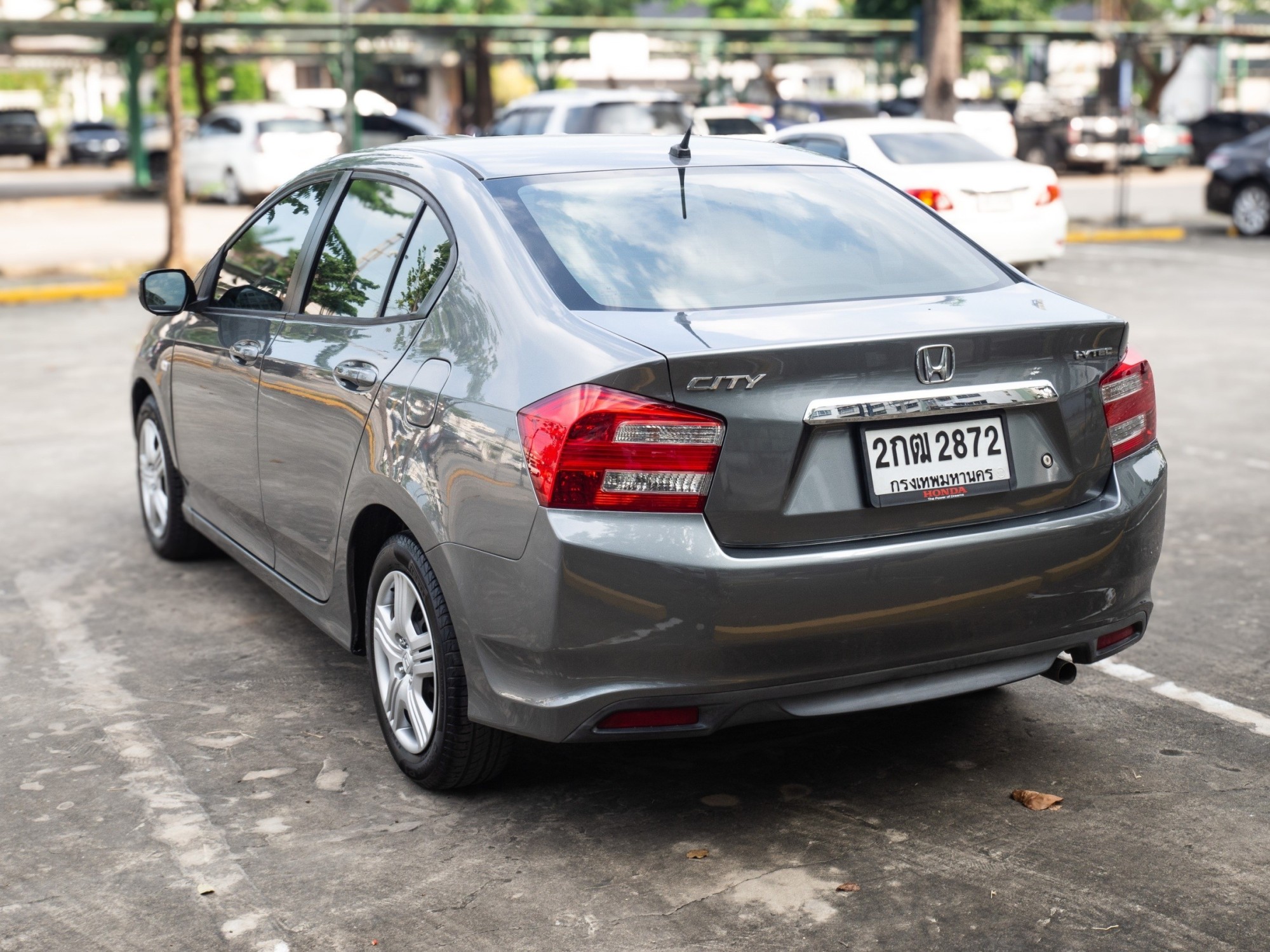 2013 Honda City สีเทา (รูปที่ 6)