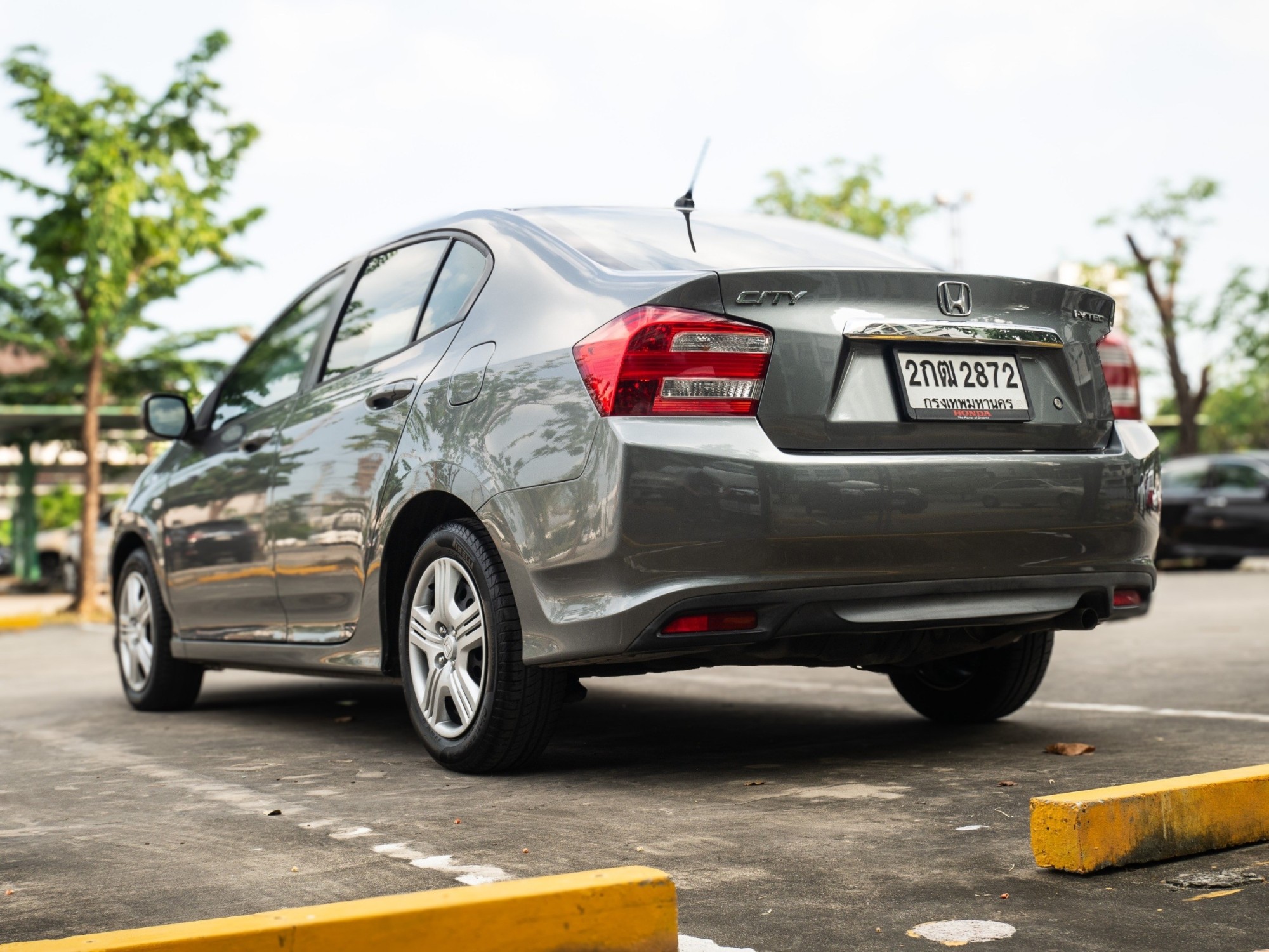 2013 Honda City สีเทา (รูปที่ 15)