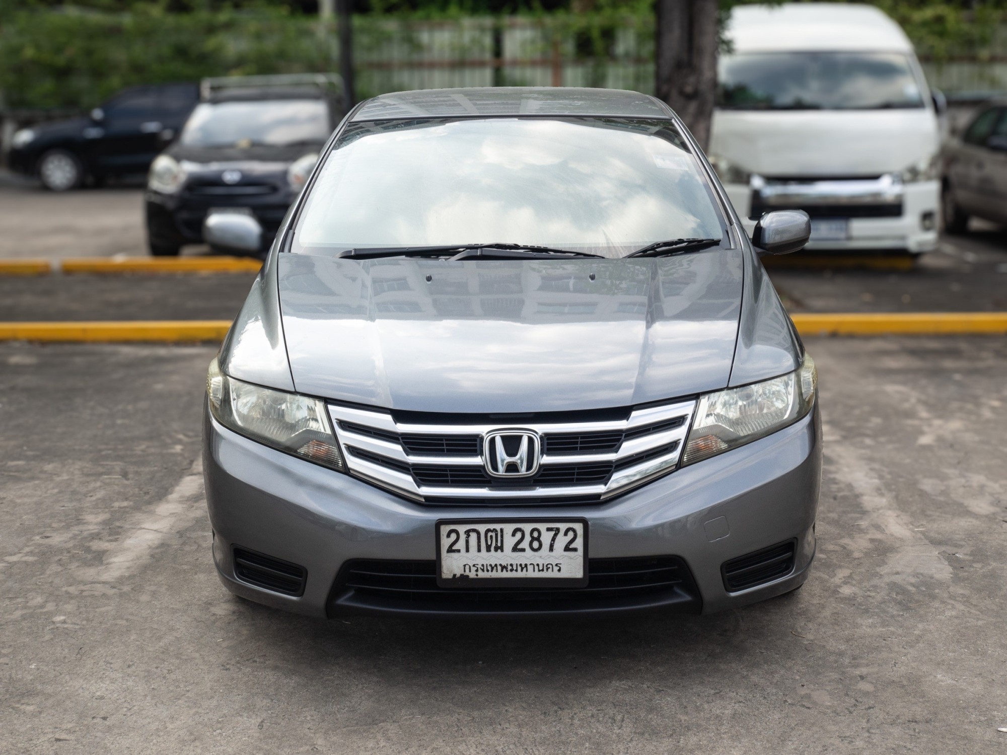 2013 Honda City สีเทา (รูปที่ 2)