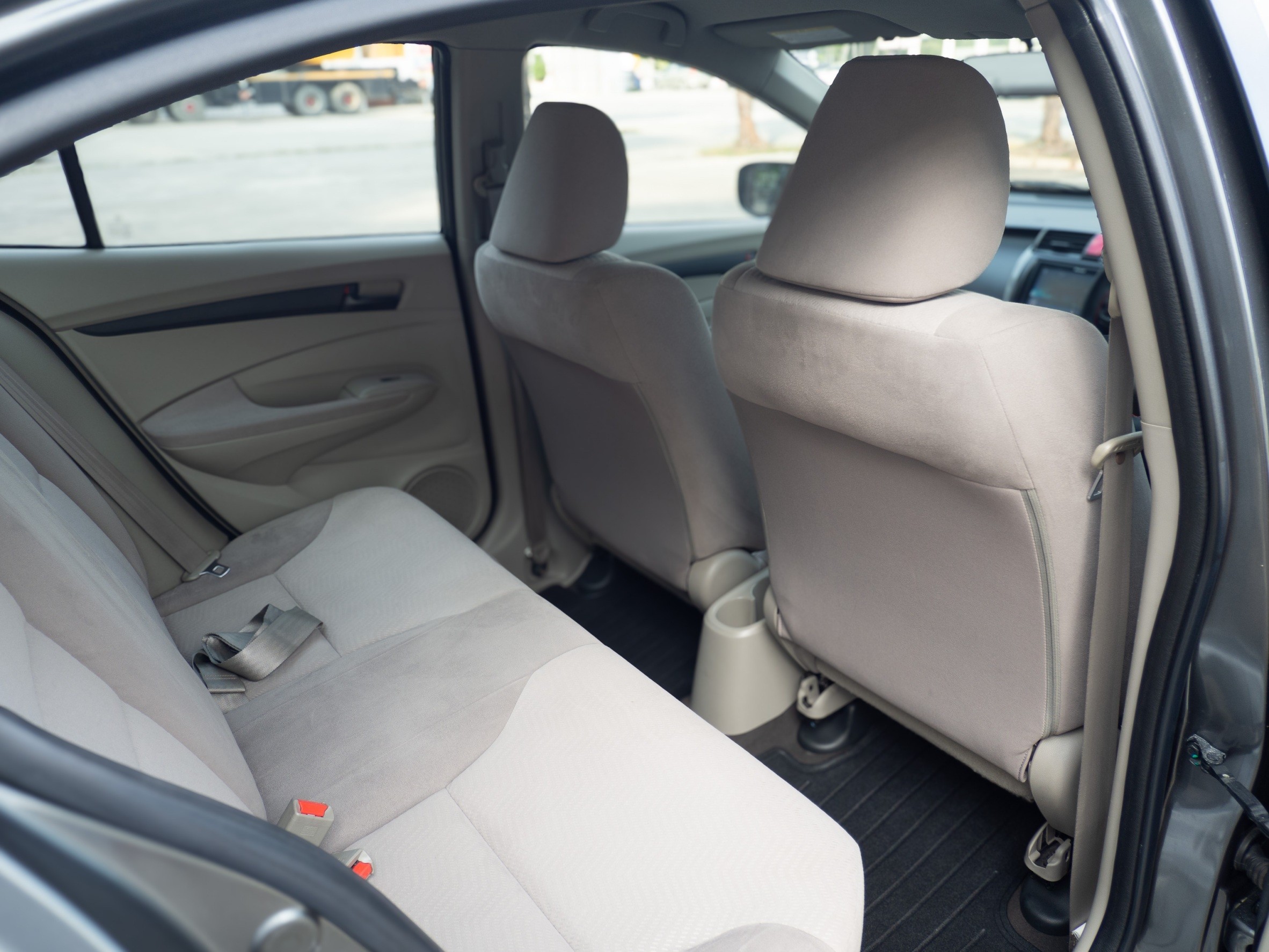 2013 Honda City สีเทา (รูปที่ 10)