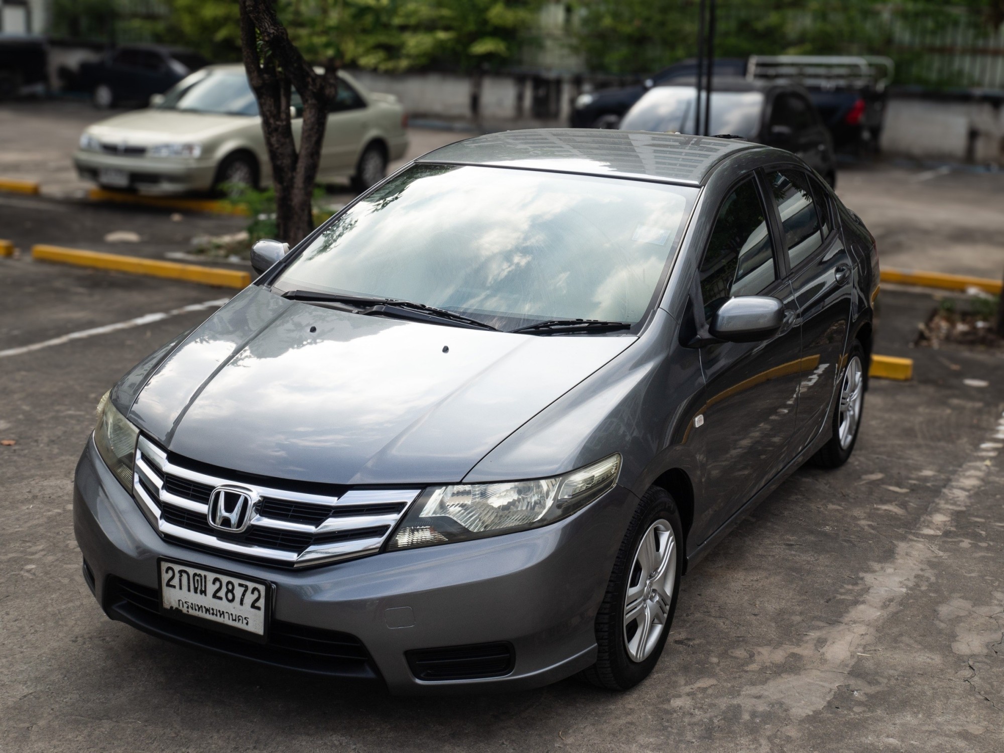 2013 Honda City สีเทา (รูปที่ 3)