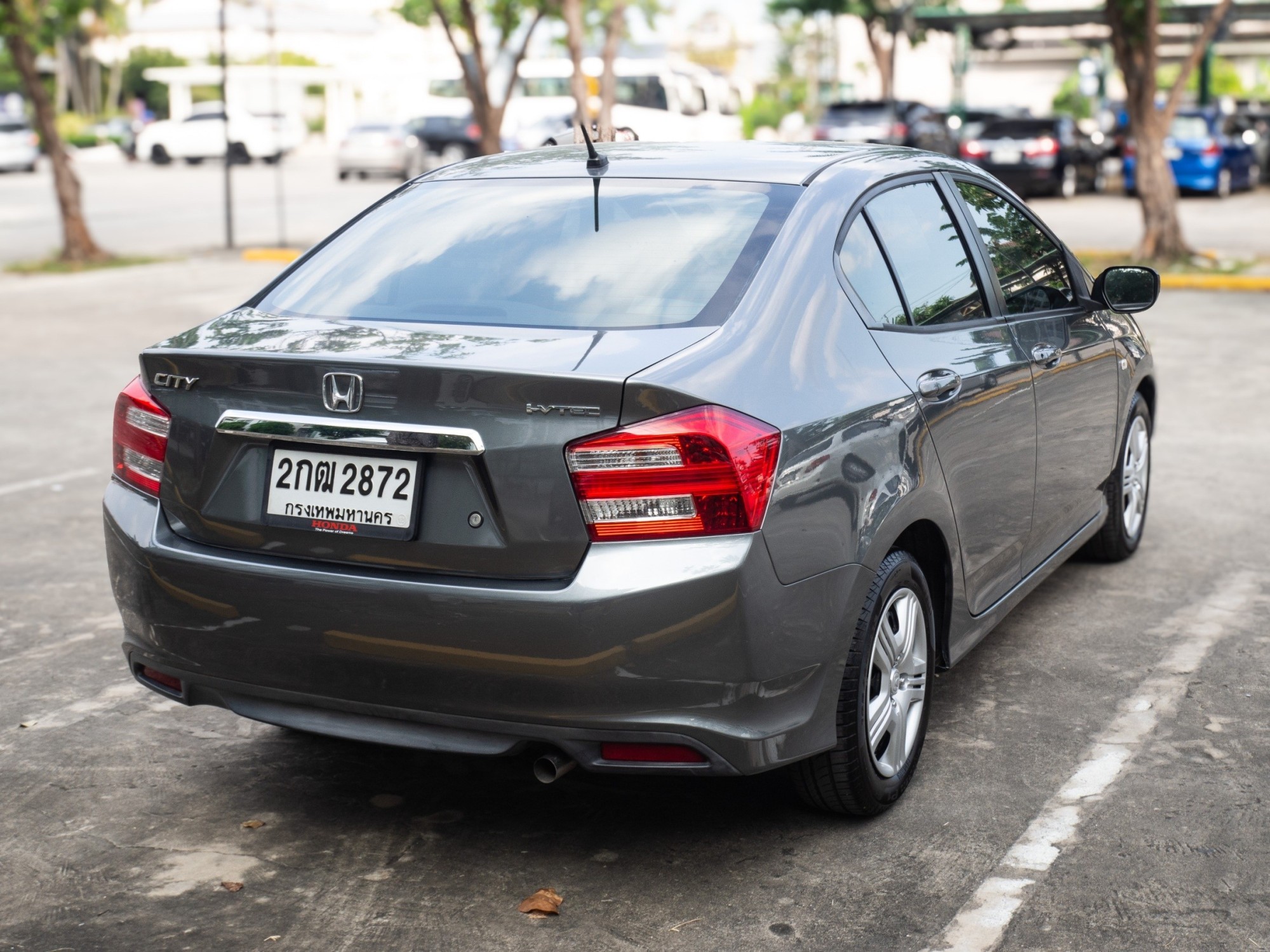 2013 Honda City สีเทา (รูปที่ 4)