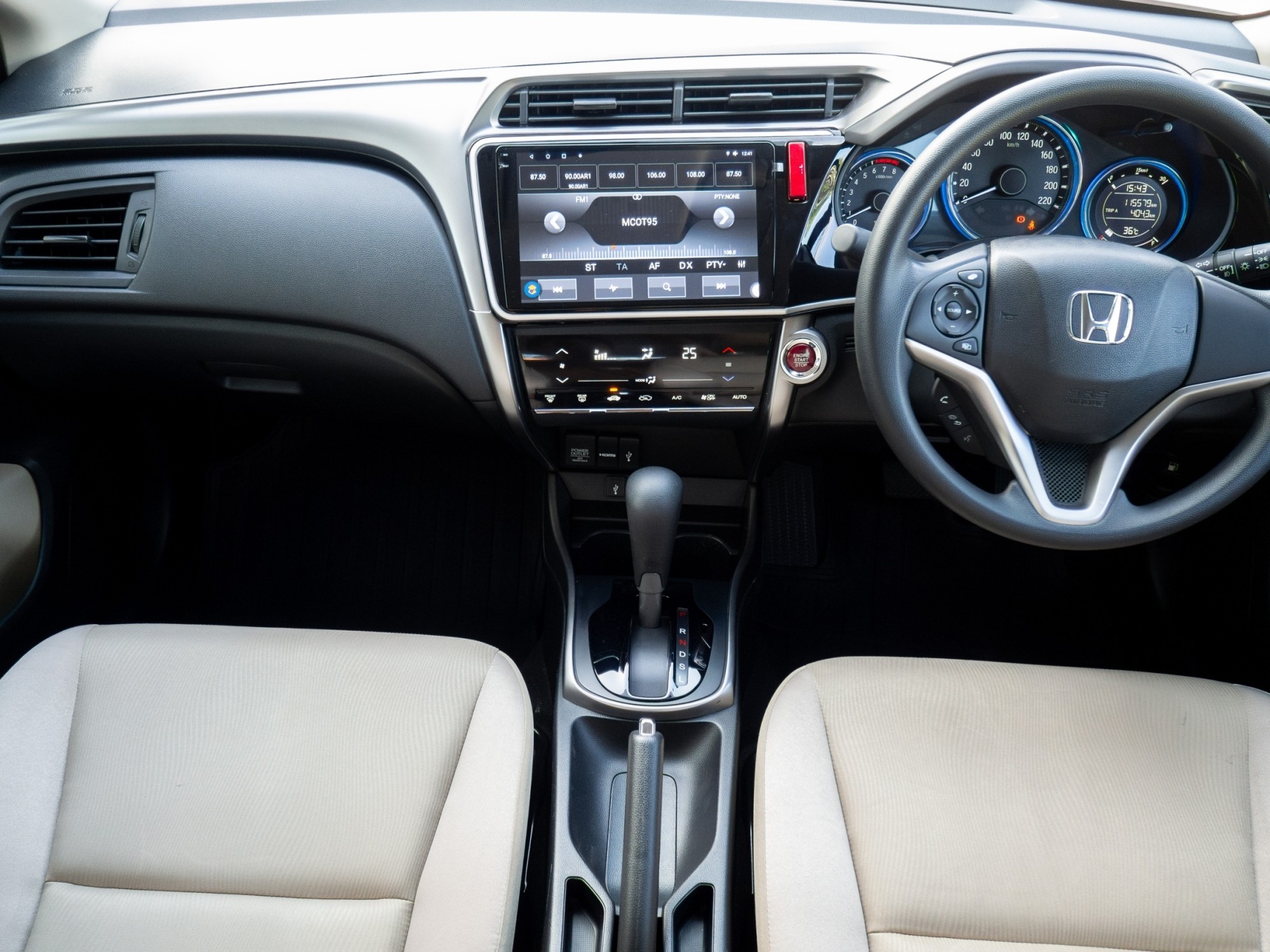 2014 Honda City สีเทา (รูปที่ 12)