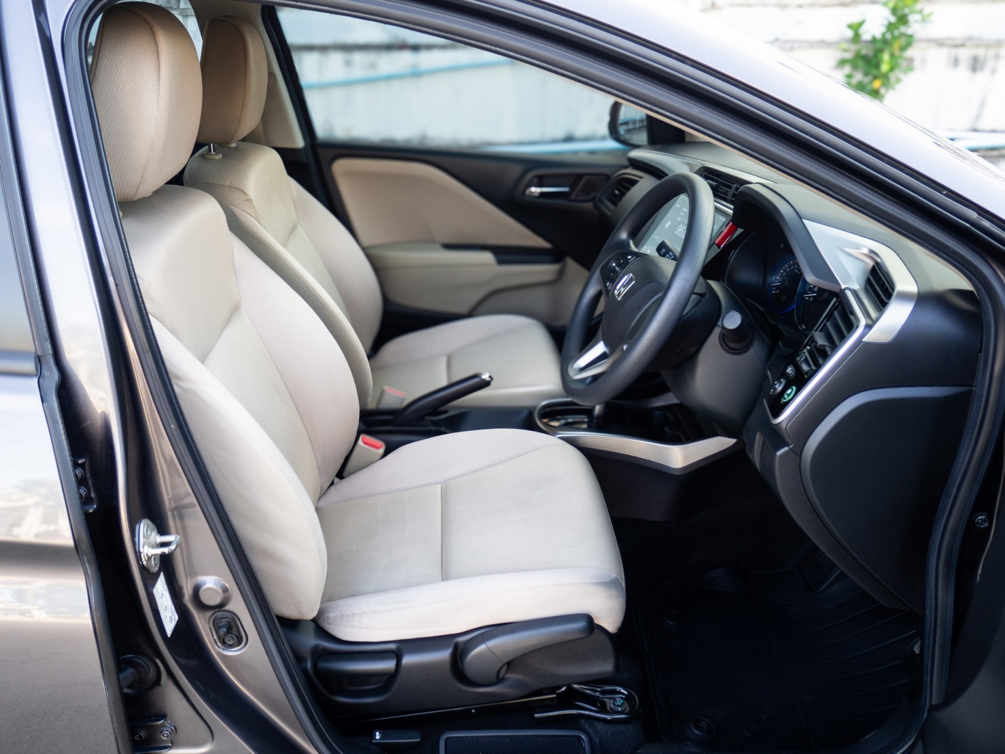 2014 Honda City สีเทา (รูปที่ 10)
