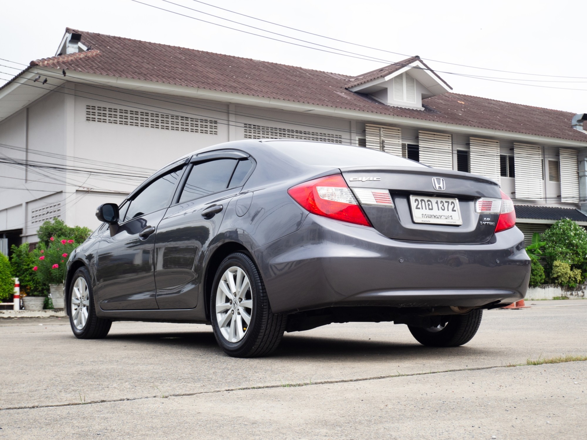 2016 Honda City สีเทา (รูปที่ 9)