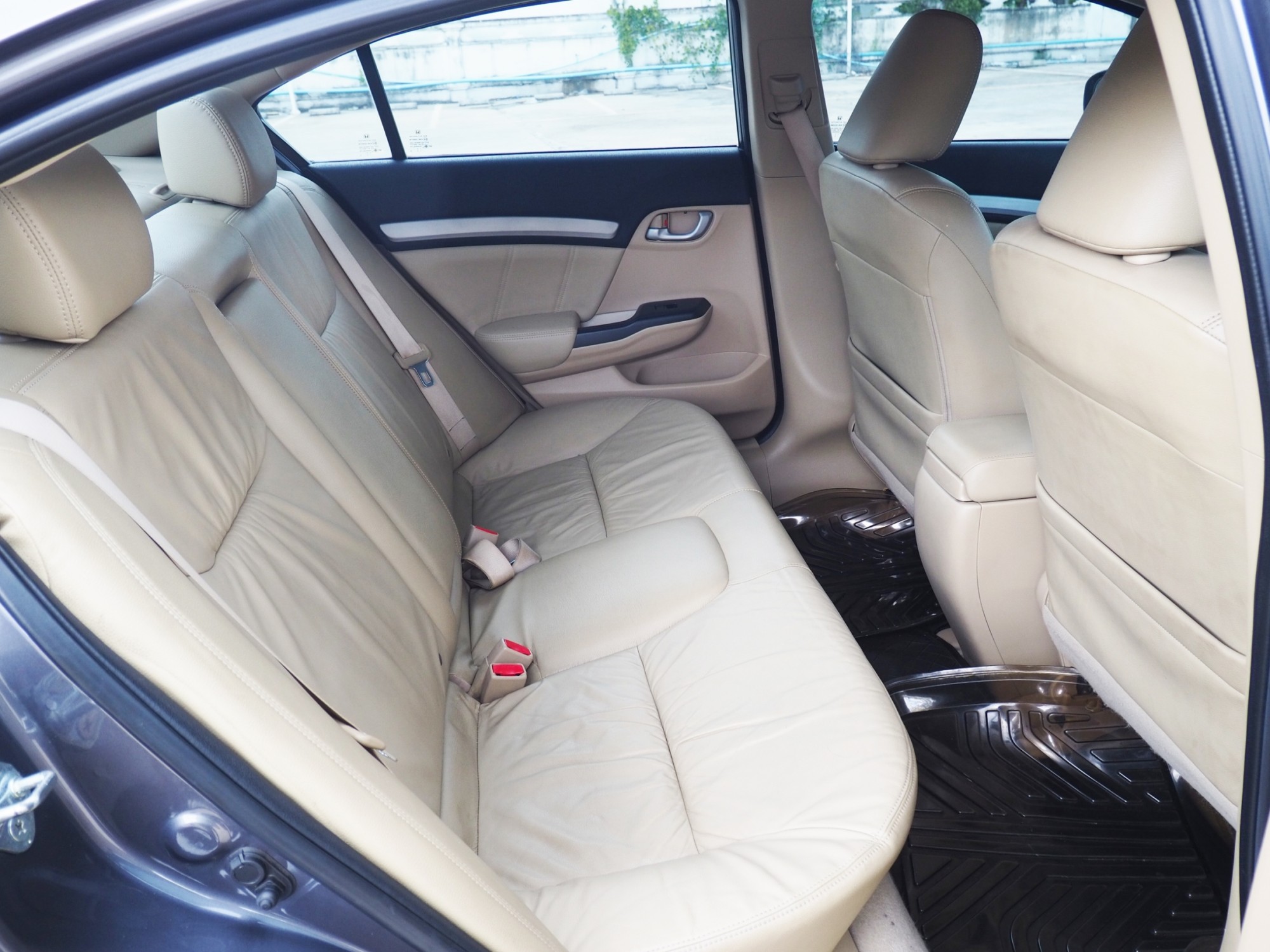 2016 Honda City สีเทา (รูปที่ 7)