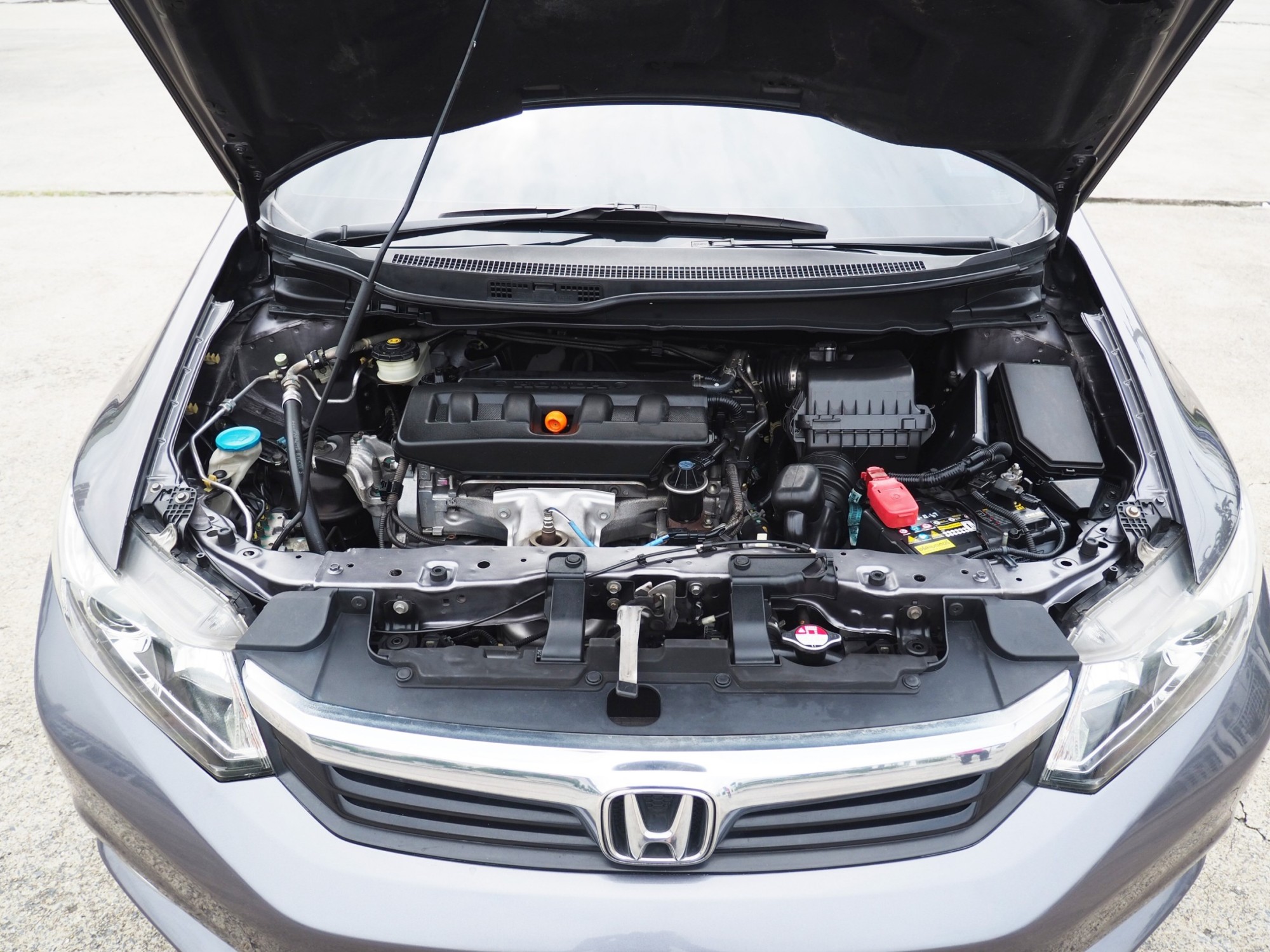 2016 Honda City สีเทา (รูปที่ 6)