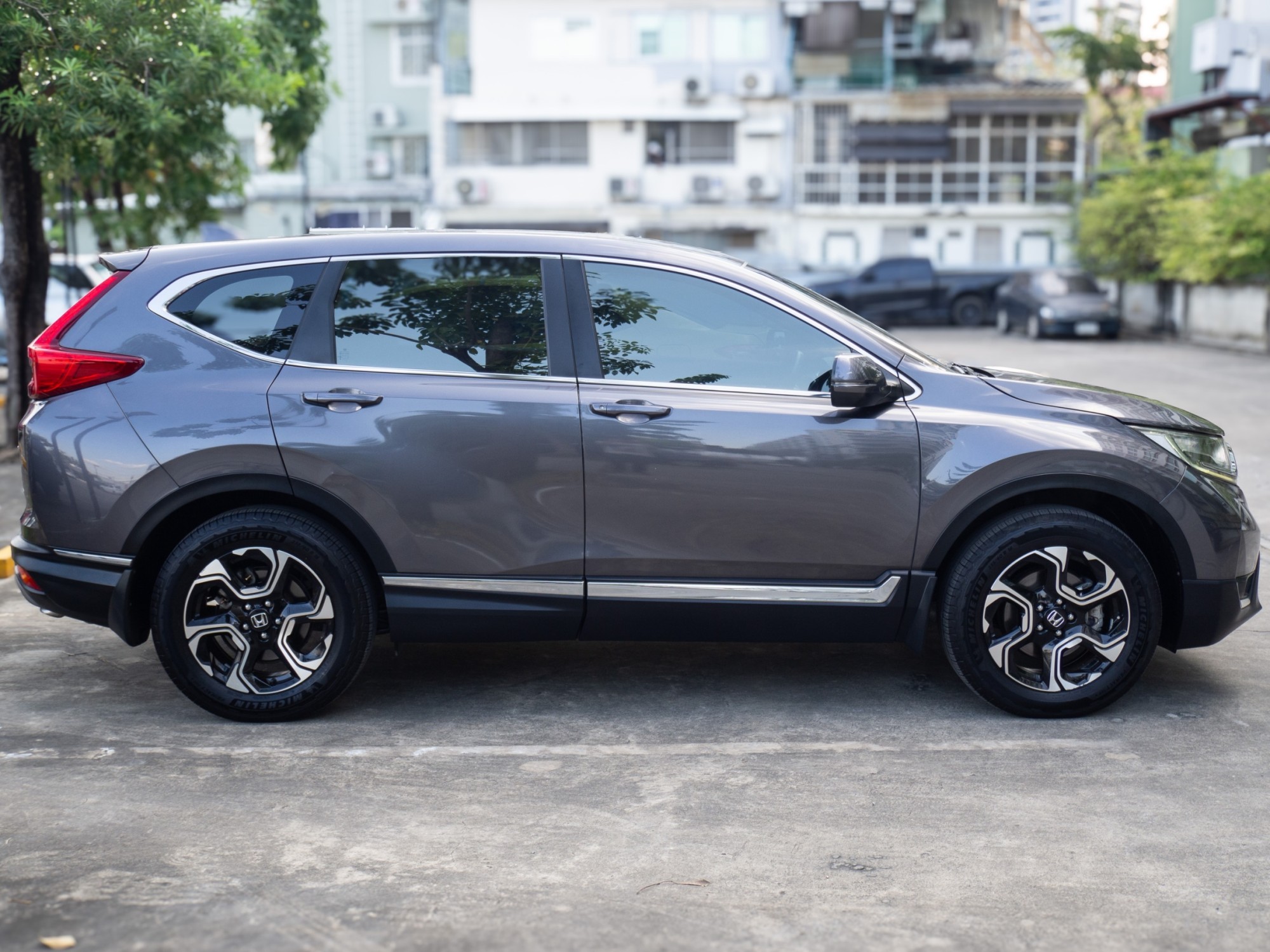 2017 Honda CR-V สีเทา (รูปที่ 6)