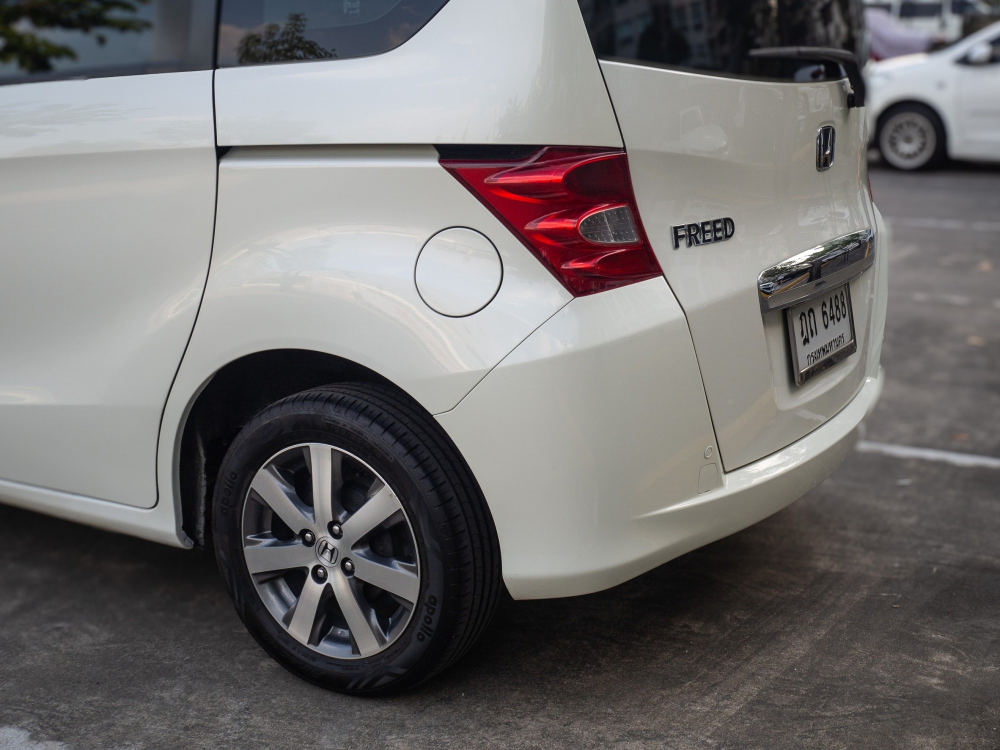 2010 Honda Freed สีขาว (รูปที่ 5)