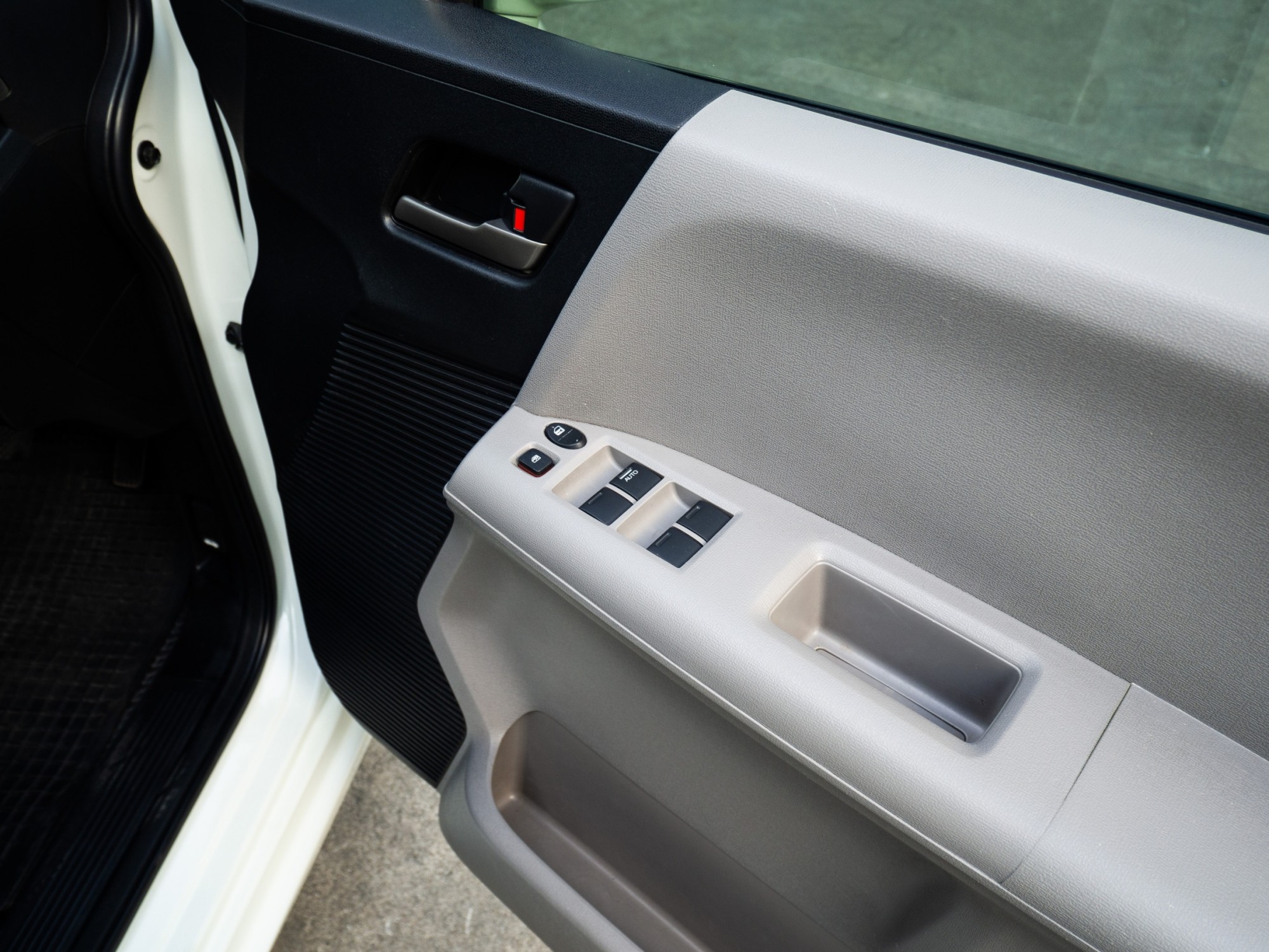 2010 Honda Freed สีขาว (รูปที่ 10)