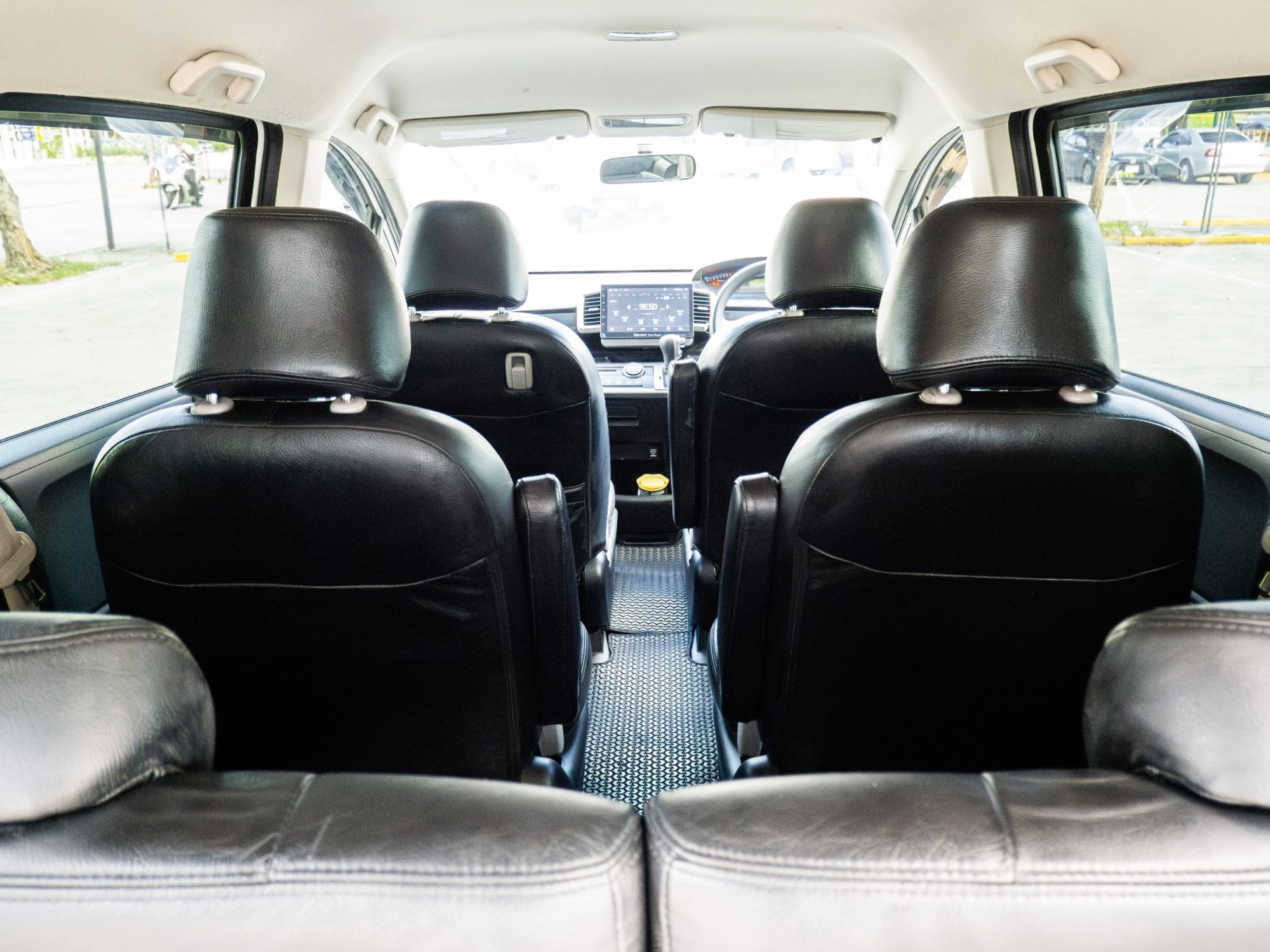 2010 Honda Freed สีขาว (รูปที่ 20)
