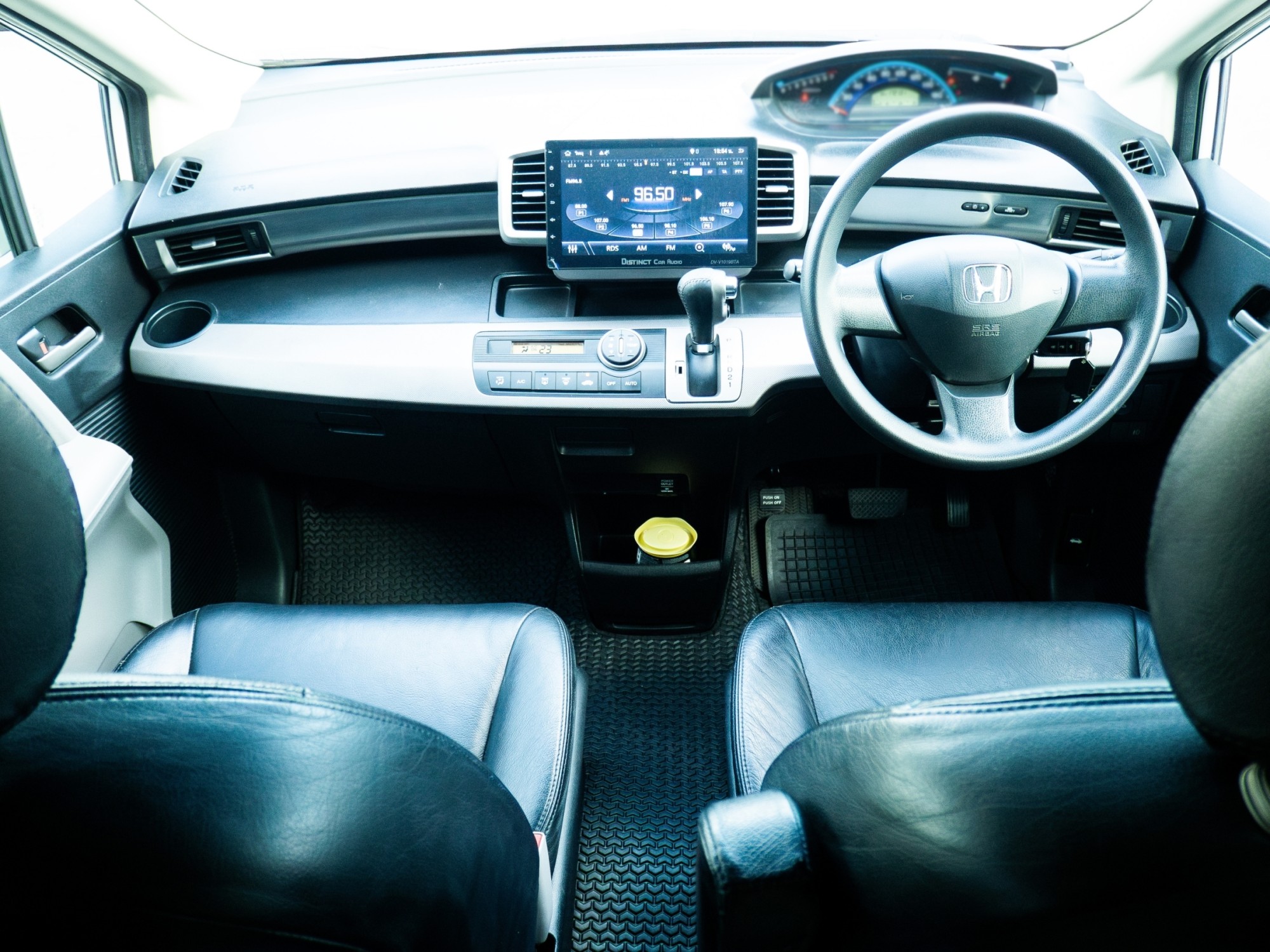 2010 Honda Freed สีขาว (รูปที่ 18)