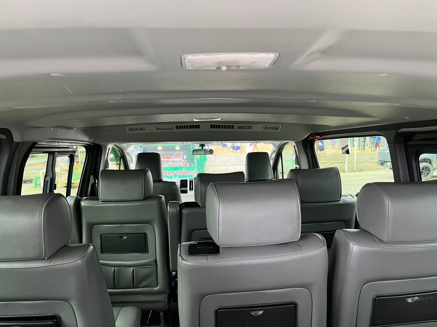 2019 Toyota HiAce หลังคาเตี้ย สีเงิน (รูปที่ 16)