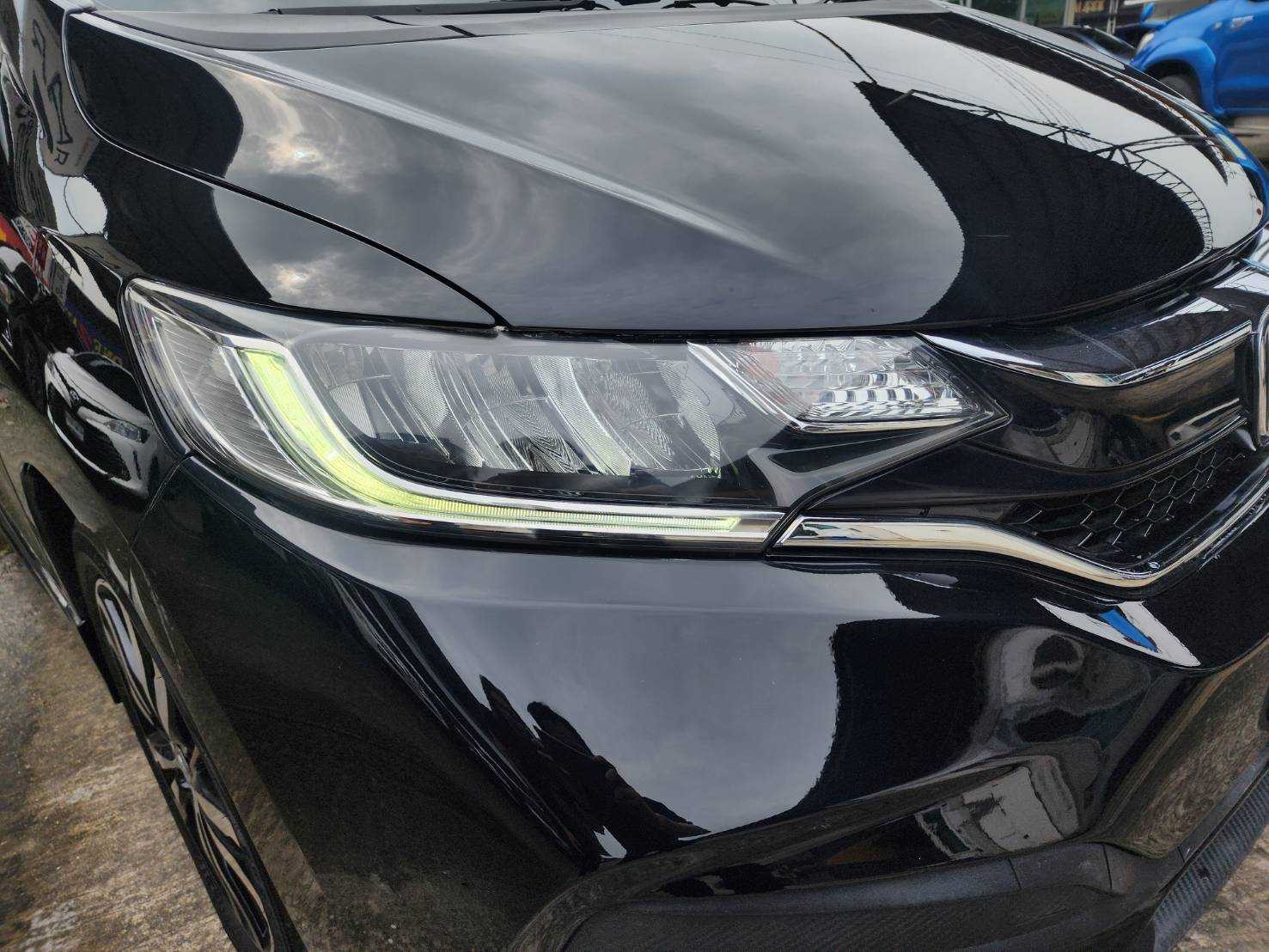 2019 Honda Jazz GK สีดำ (รูปที่ 12)