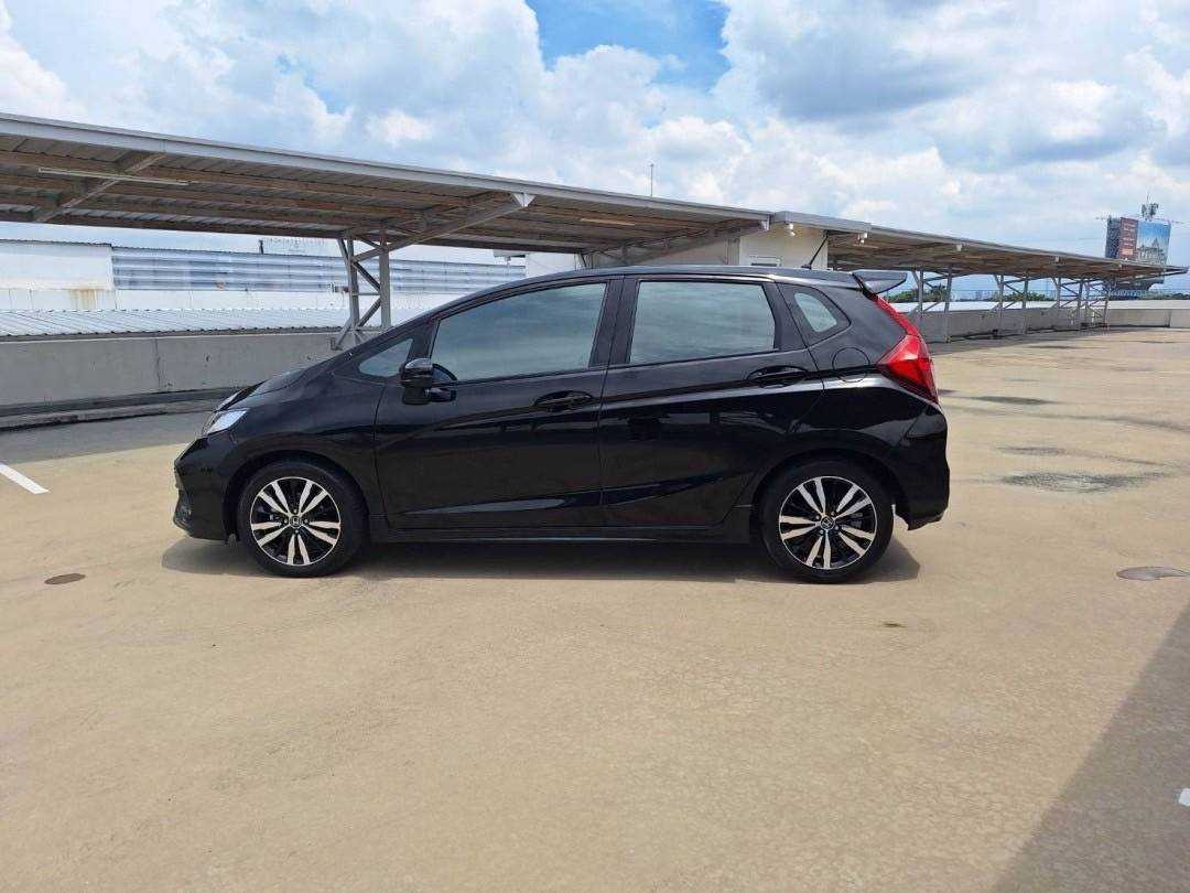 2019 Honda Jazz GK สีดำ (รูปที่ 3)