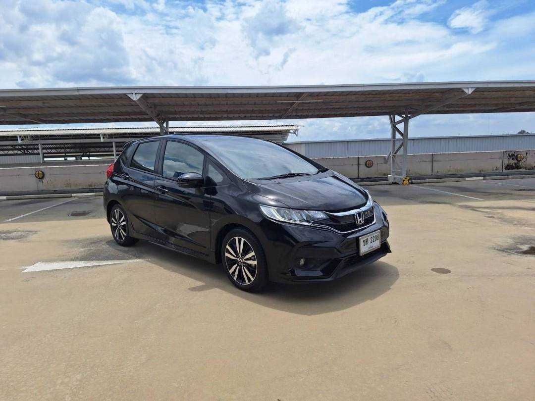 2019 Honda Jazz GK สีดำ (รูปที่ 9)