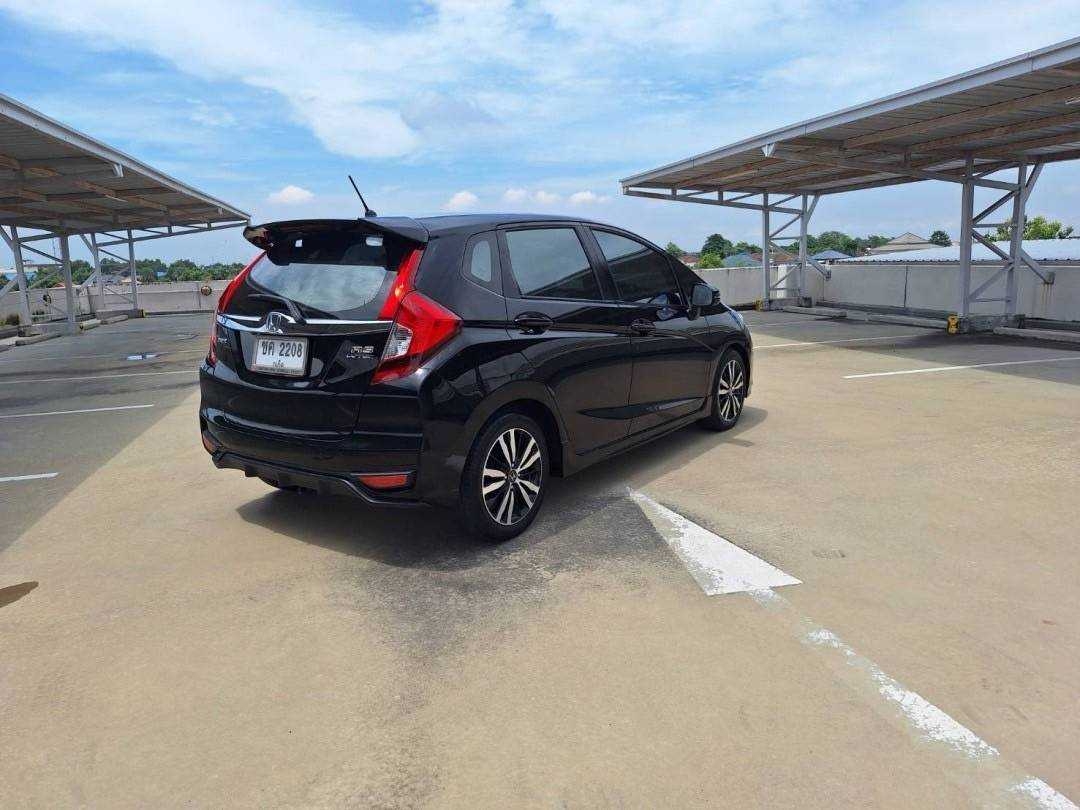 2019 Honda Jazz GK สีดำ (รูปที่ 4)