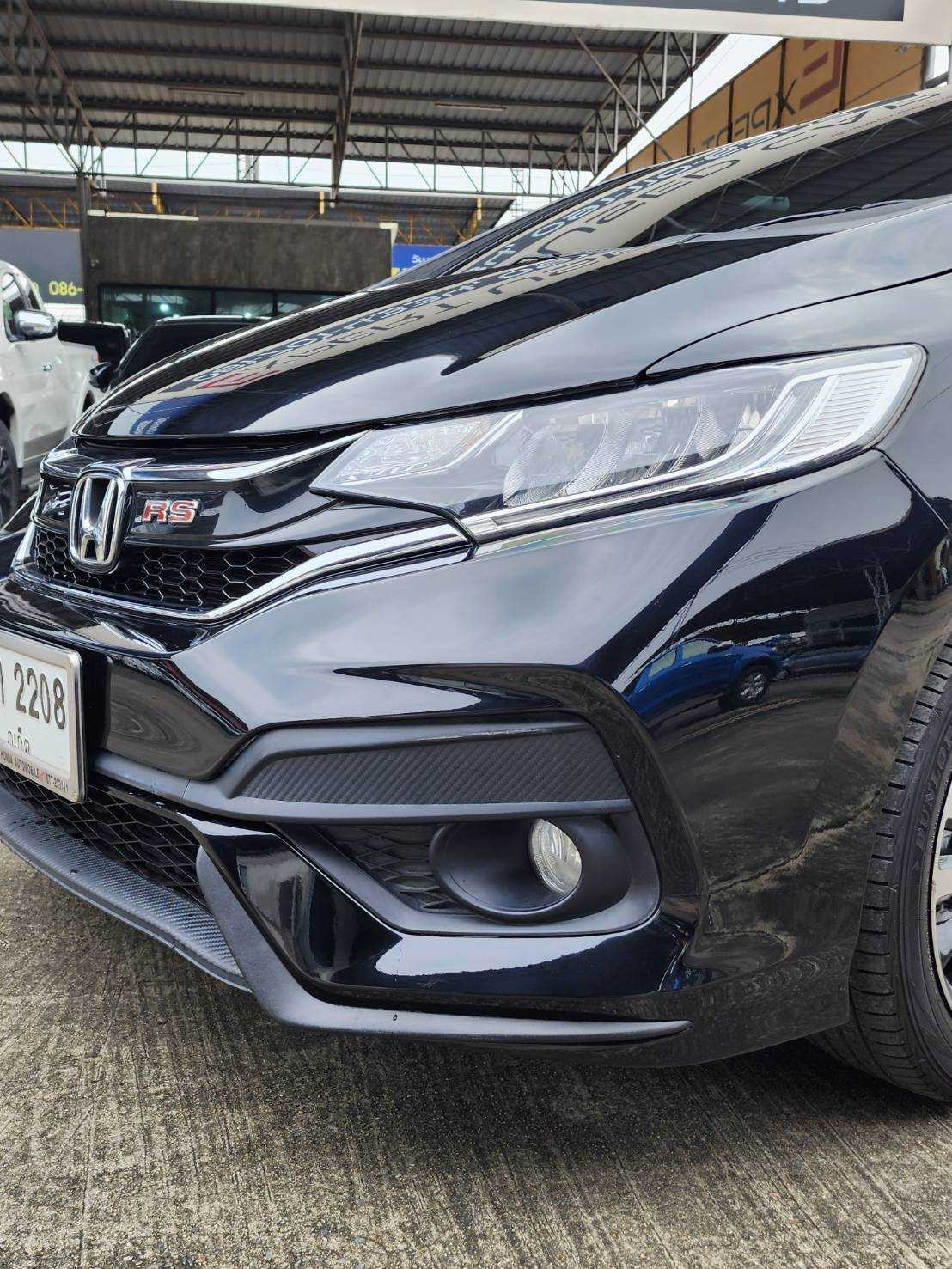 2019 Honda Jazz GK สีดำ (รูปที่ 10)