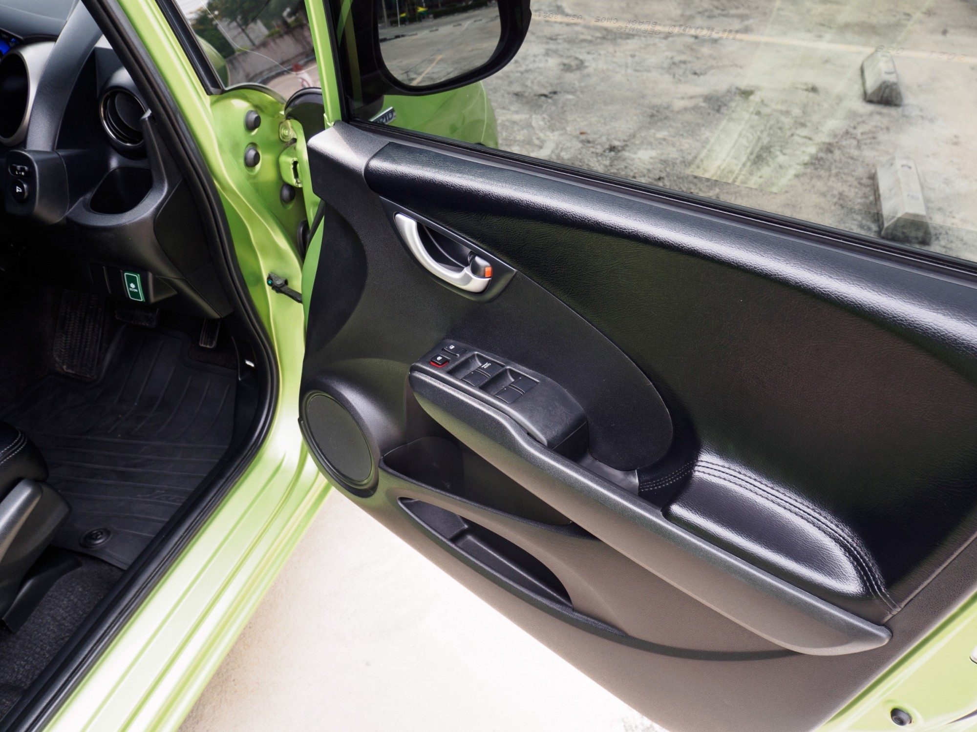 2013 Honda Jazz GE สีเขียว (รูปที่ 16)