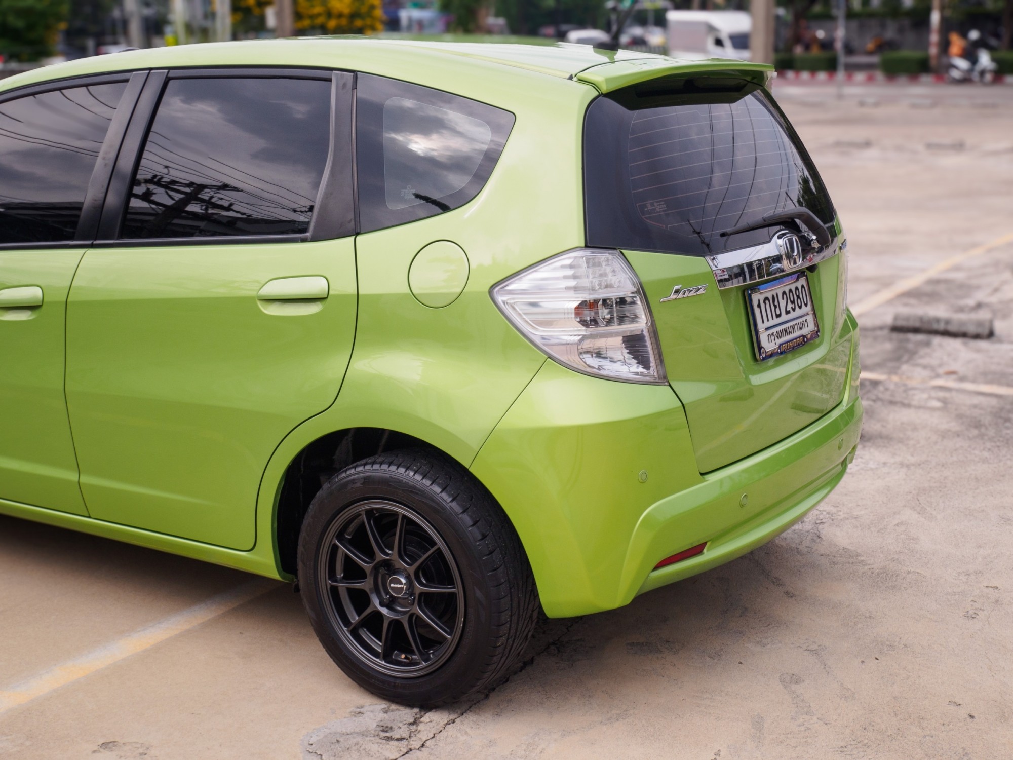 2013 Honda Jazz GE สีเขียว (รูปที่ 15)