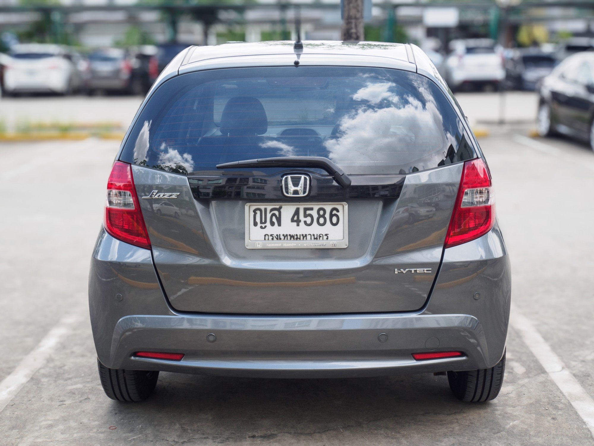 2011 Honda Jazz GE สีเทา (รูปที่ 3)
