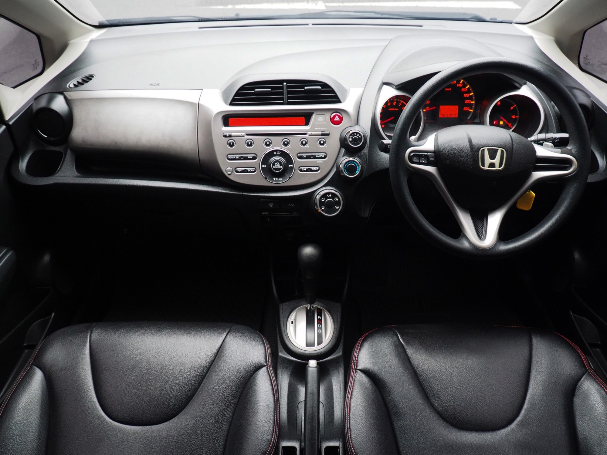 2012 Honda Jazz GE สีฟ้า (รูปที่ 12)