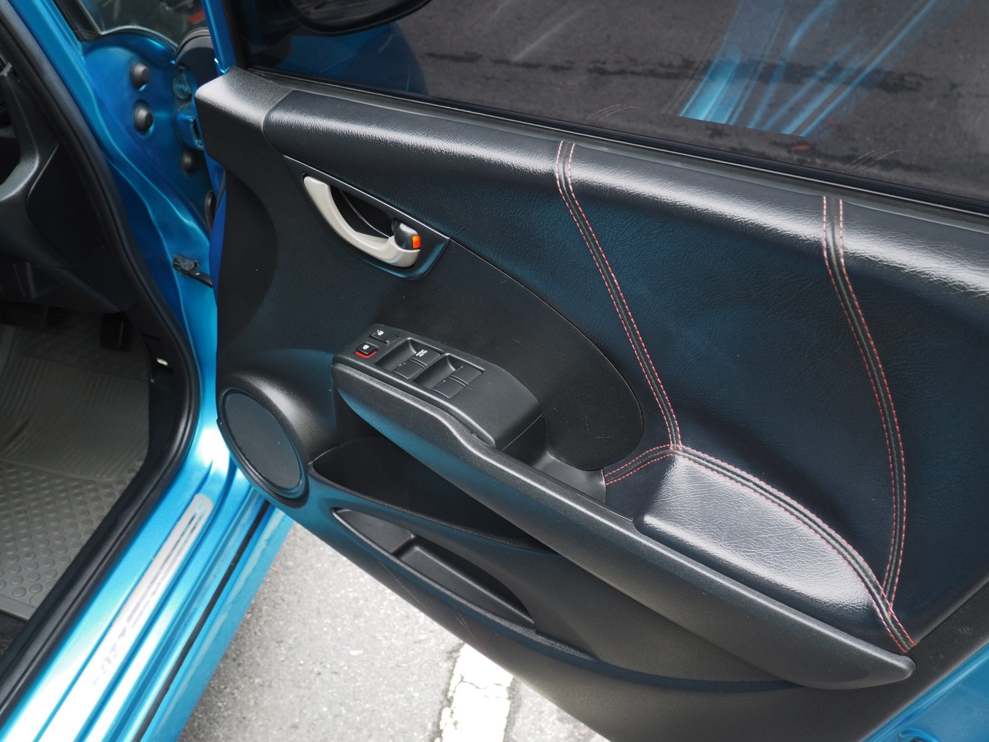 2012 Honda Jazz GE สีฟ้า (รูปที่ 7)