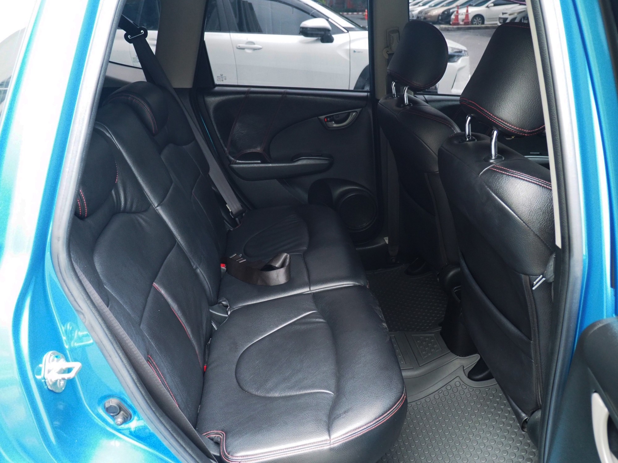 2012 Honda Jazz GE สีฟ้า (รูปที่ 10)