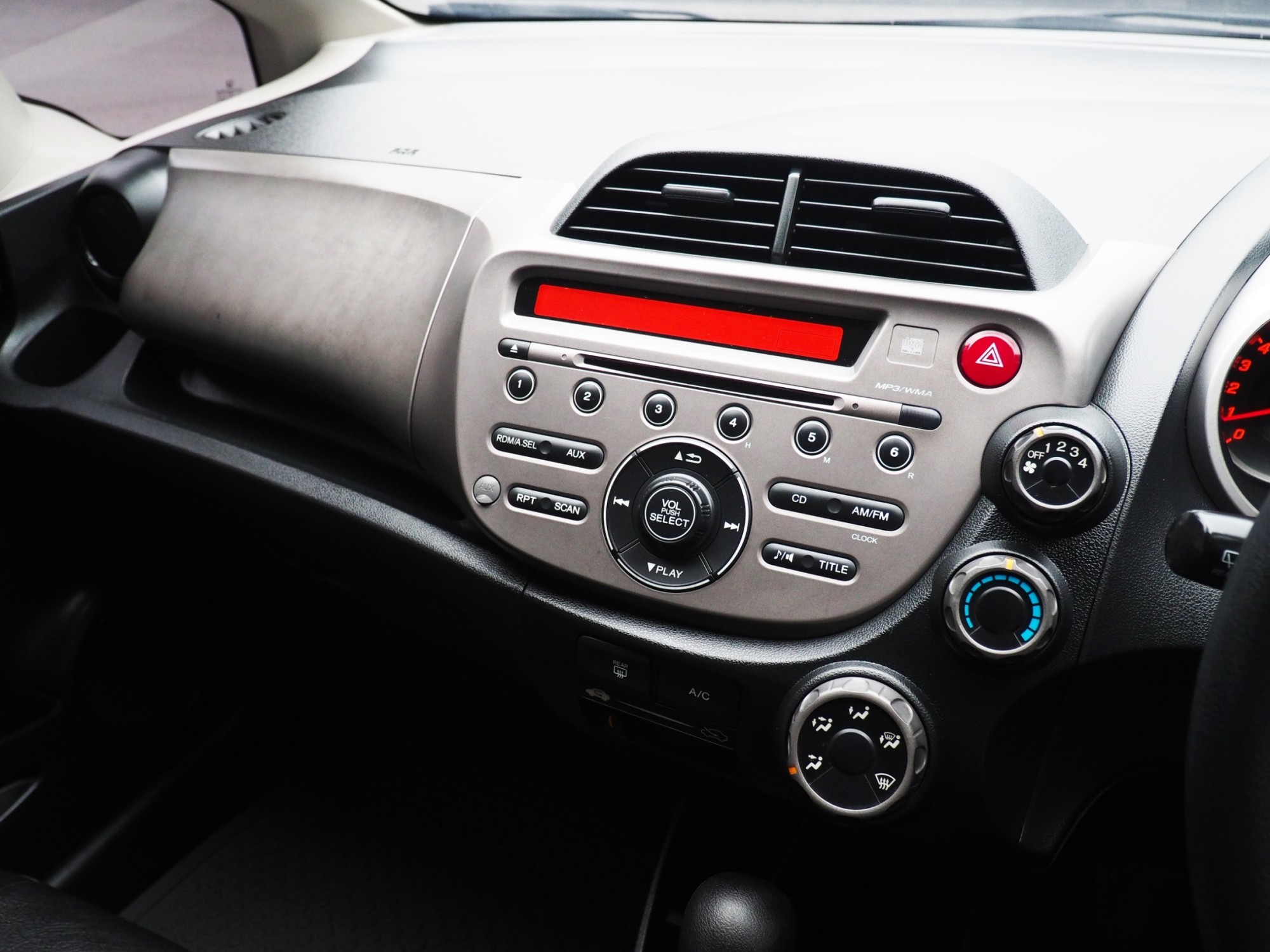 2012 Honda Jazz GE สีฟ้า (รูปที่ 2)