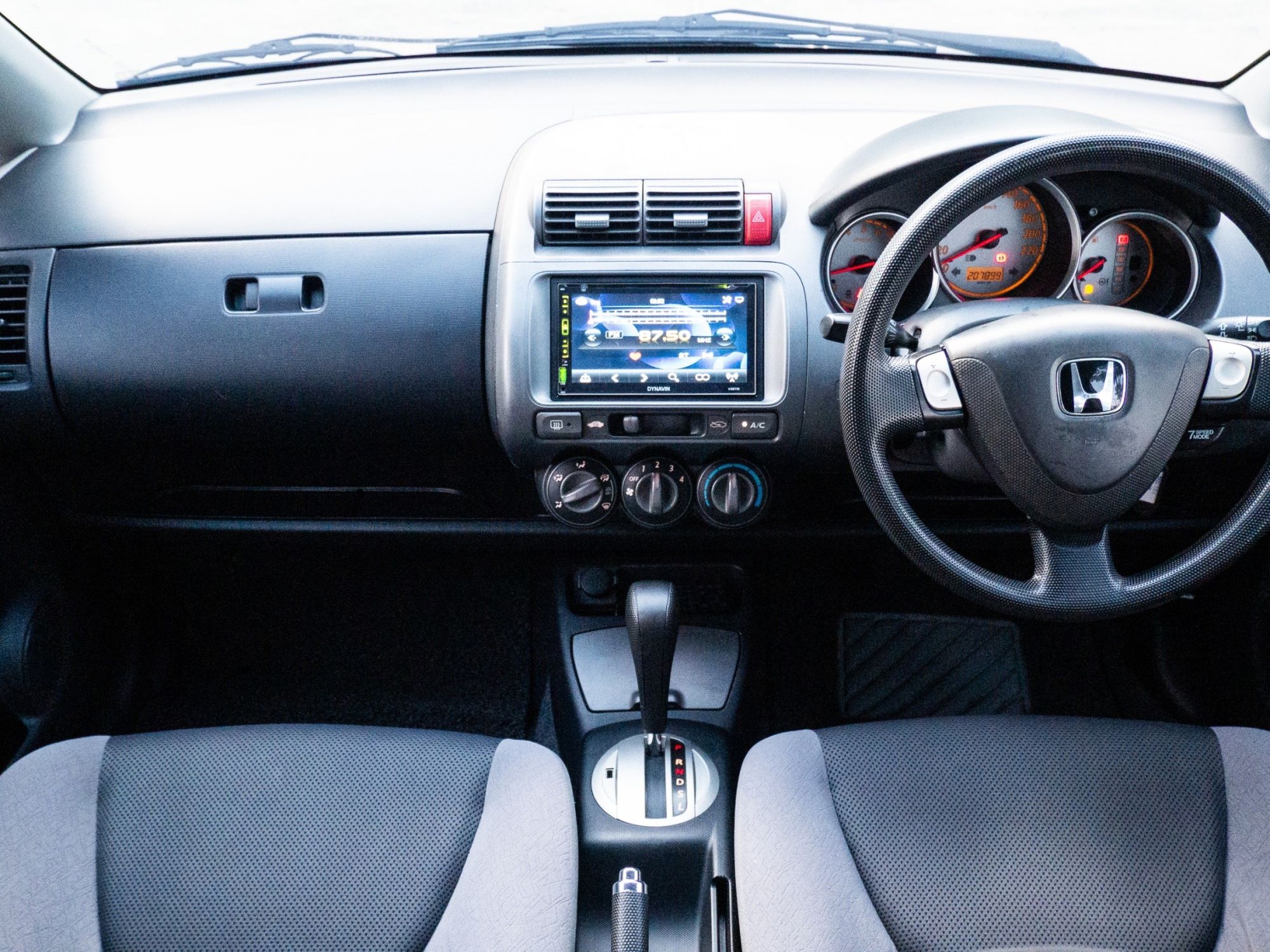 2007 Honda Jazz GD สีดำ (รูปที่ 15)