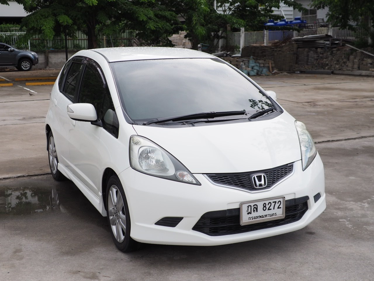 2010 Honda Jazz GE สีขาว (รูปที่ 6)