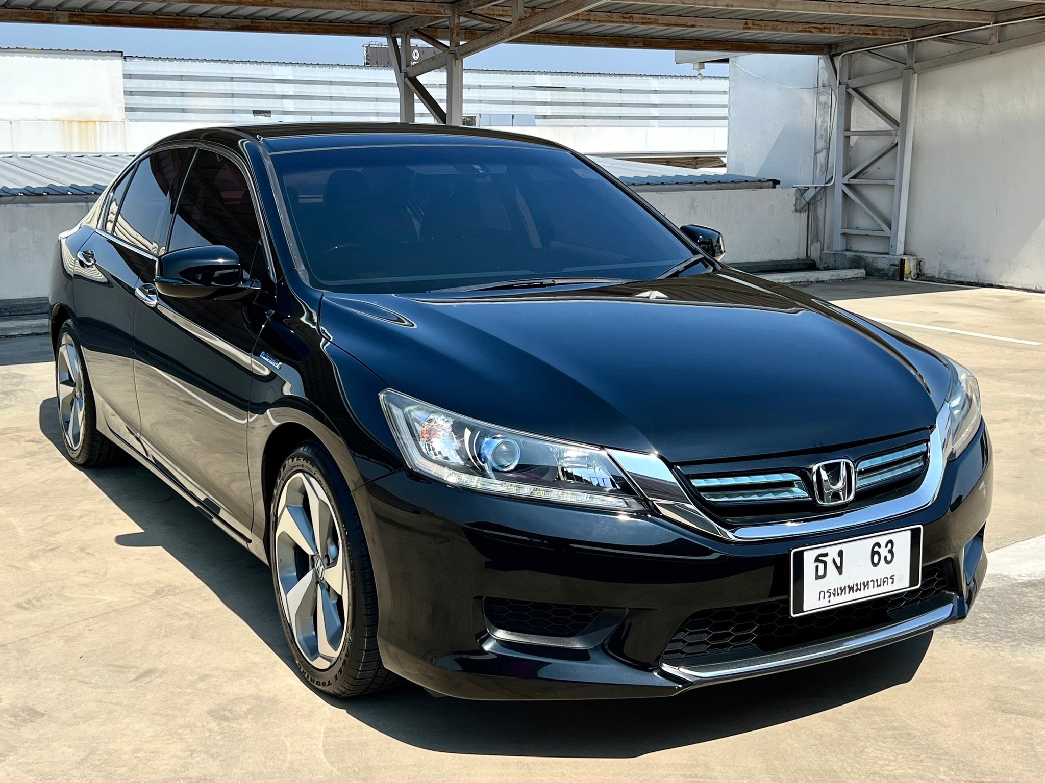 HONDA ACCORD 2.0 HYBRID ปี 2015 จด 2017 รถมือป้ายแดงเข้าศูนย์ทุกระยะ (ป้ายเจ้าของขอคืน) (รูปที่ 3)