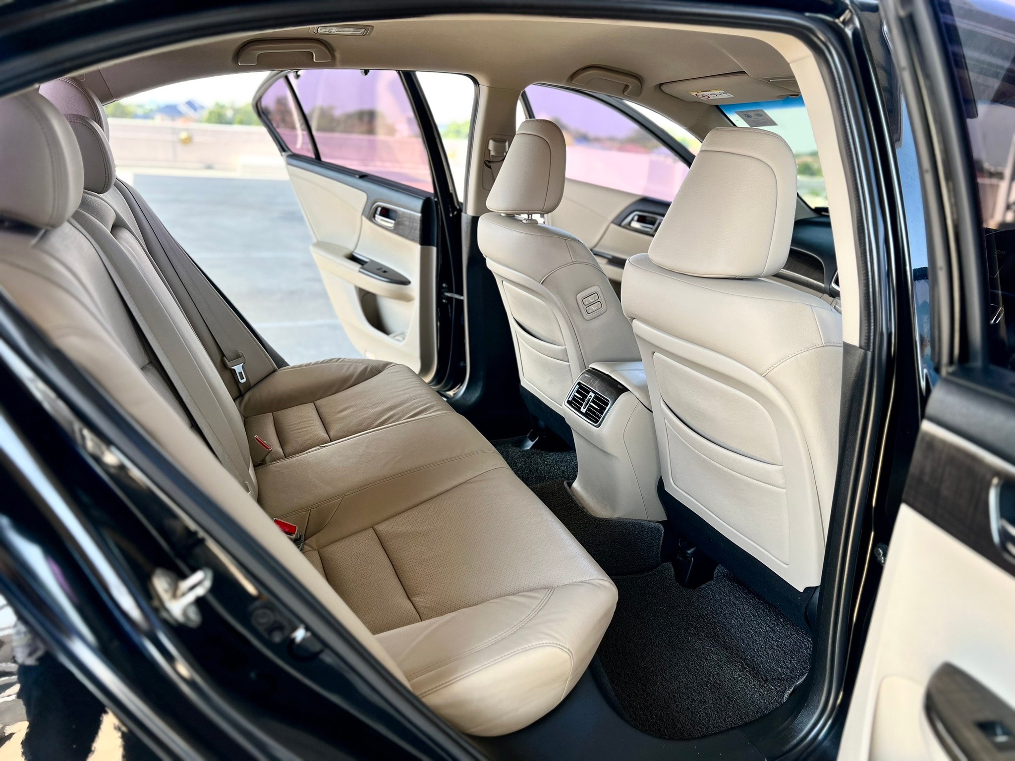 HONDA ACCORD 2.0 HYBRID ปี 2015 จด 2017 รถมือป้ายแดงเข้าศูนย์ทุกระยะ (ป้ายเจ้าของขอคืน) (รูปที่ 8)