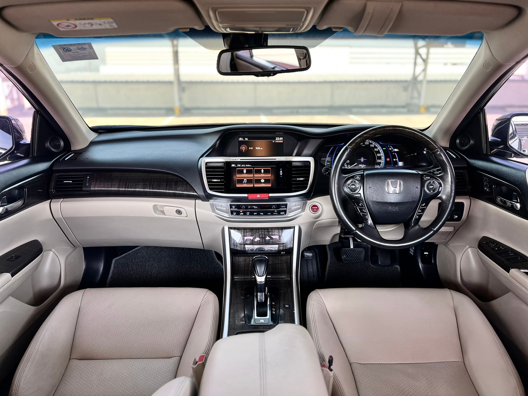 HONDA ACCORD 2.0 HYBRID ปี 2015 จด 2017 รถมือป้ายแดงเข้าศูนย์ทุกระยะ (ป้ายเจ้าของขอคืน) (รูปที่ 15)