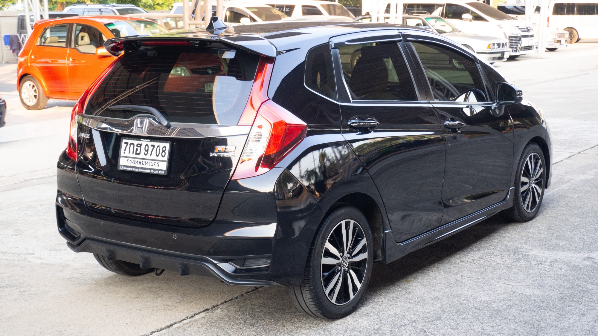 2018 Honda Jazz GK สีดำ (รูปที่ 5)